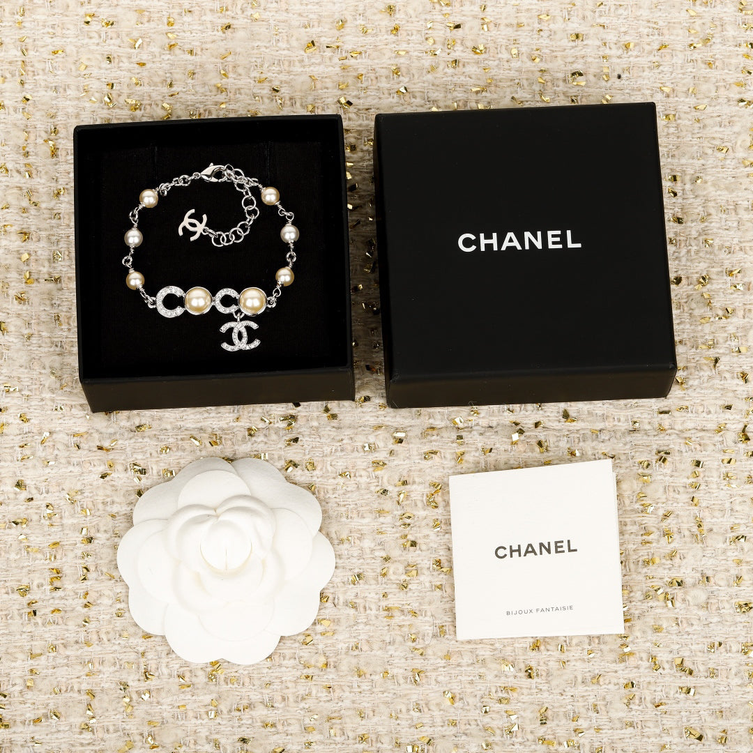 C Rhinestone pearl coco bracelet
