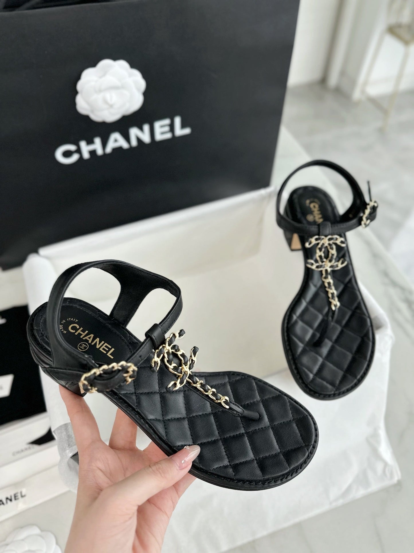 πππ Black flip-flop thick heel sandals