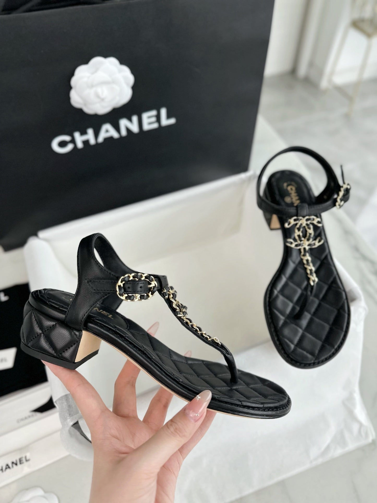 πππ Black flip-flop thick heel sandals