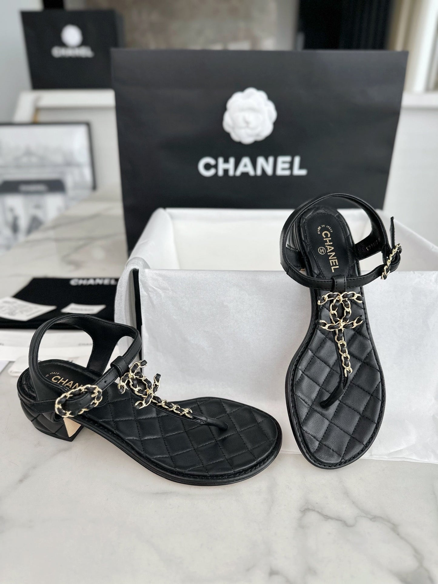 πππ Black flip-flop thick heel sandals