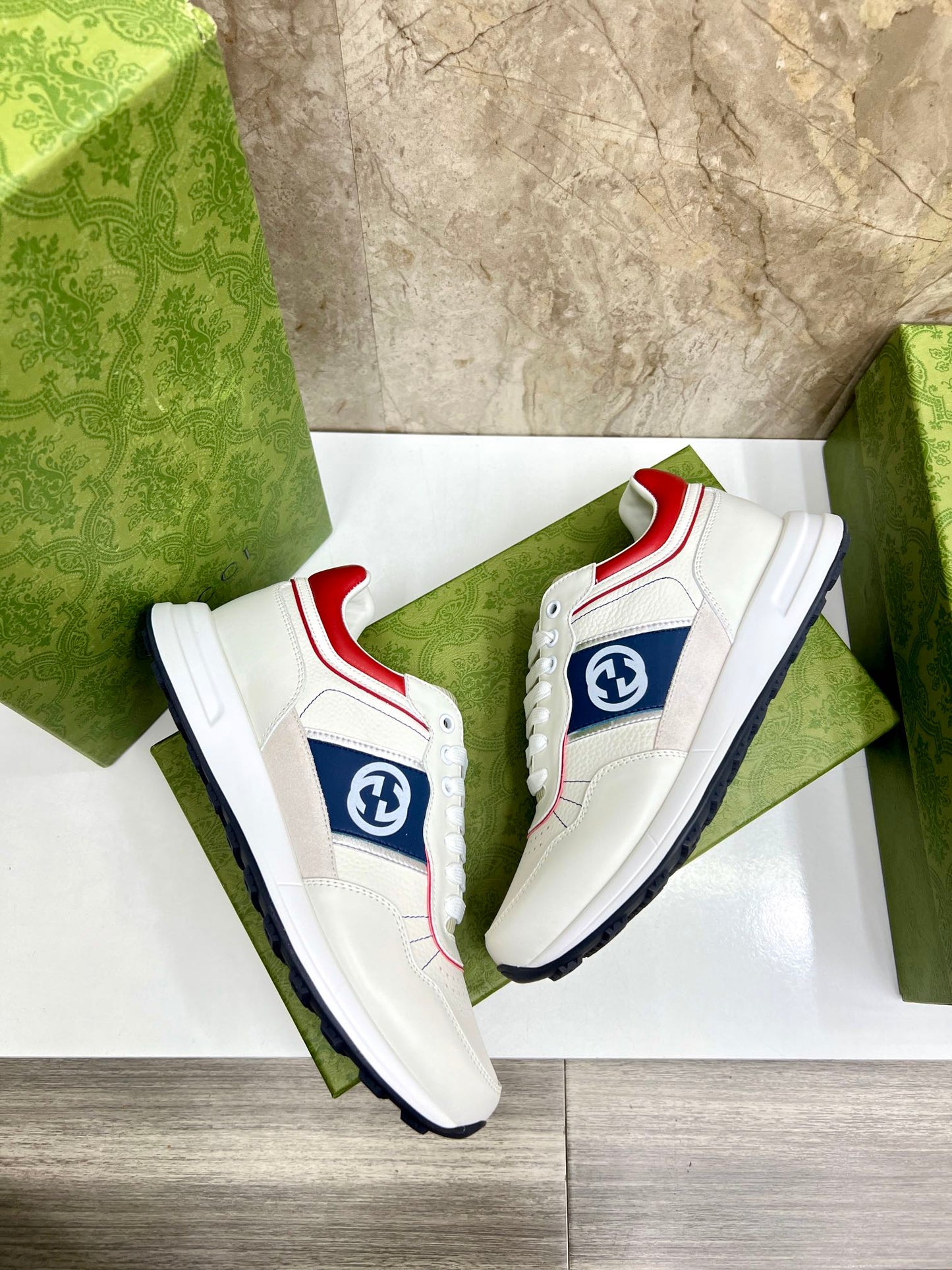 G Man and woman Low Top Sneakers
