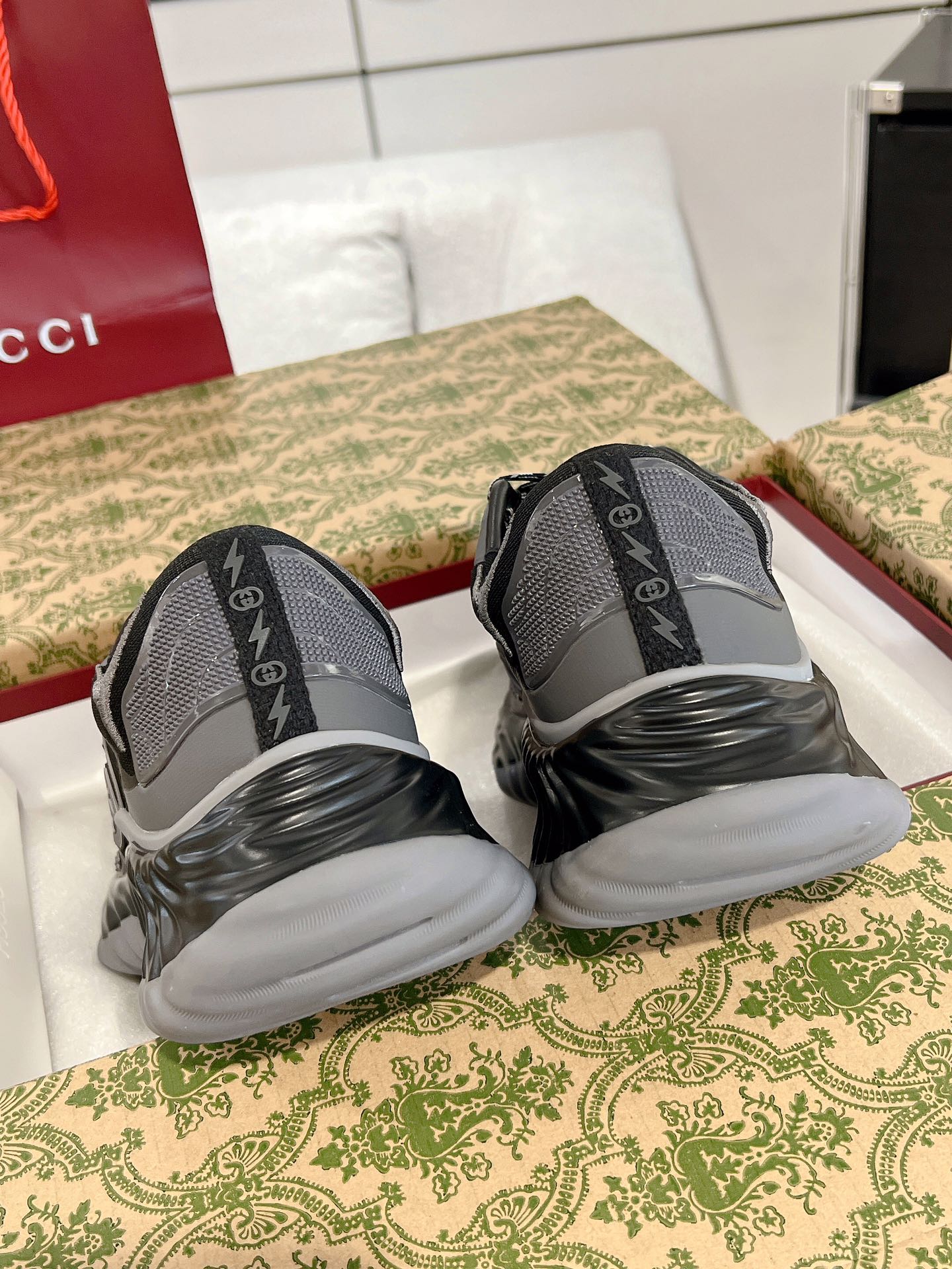 G Low Top casual shoes