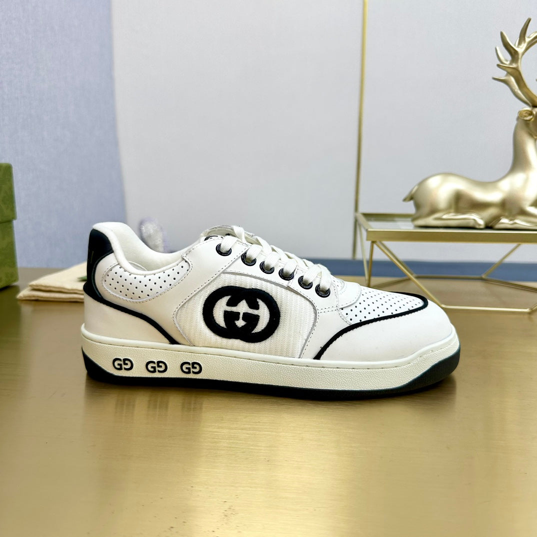 G Man and woman Low Top Sneakers