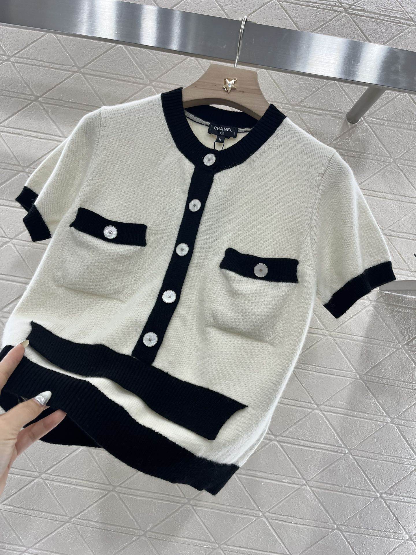 25SS Color blocking knitted short sleeved cardigan