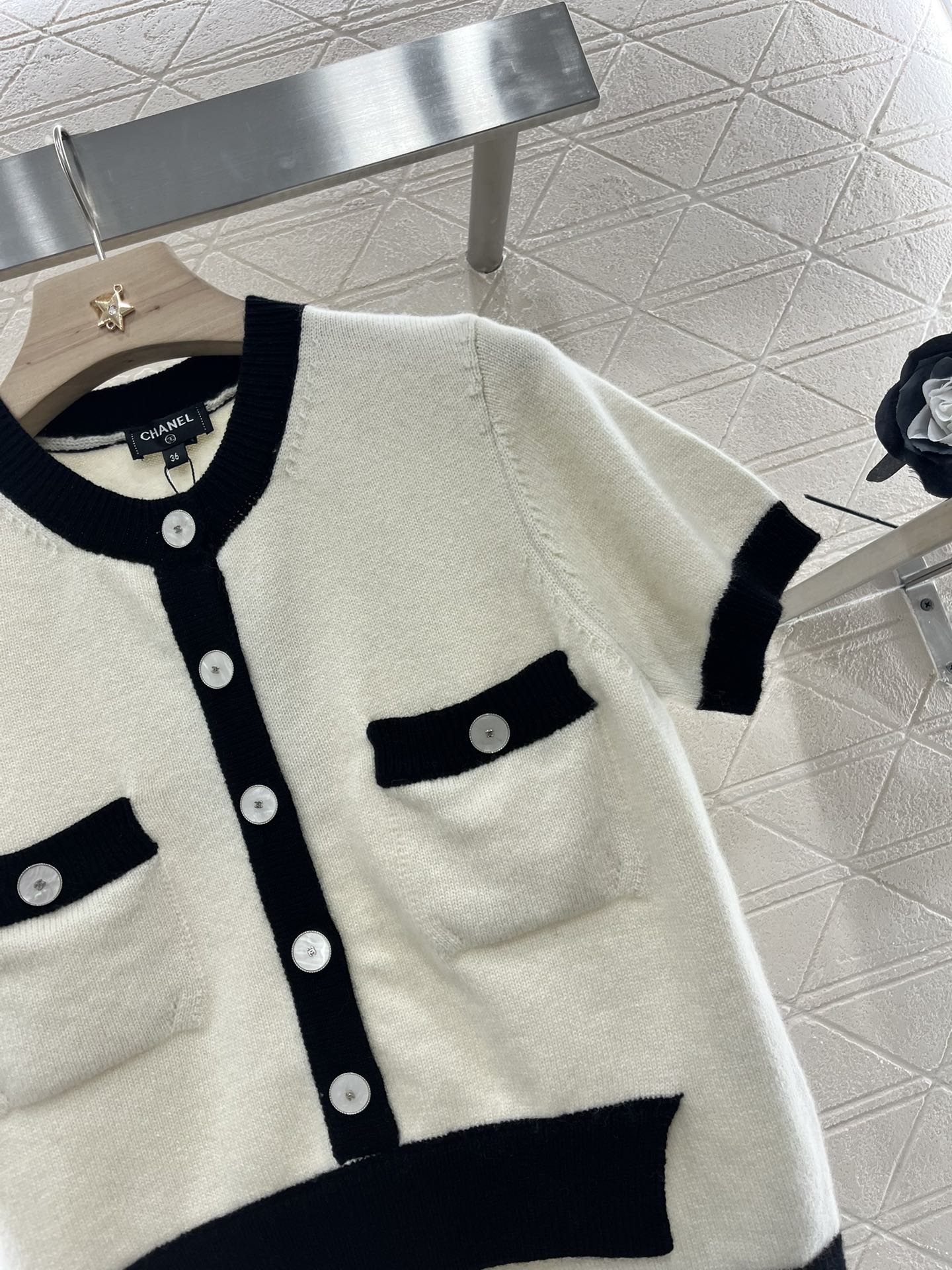 25SS Color blocking knitted short sleeved cardigan