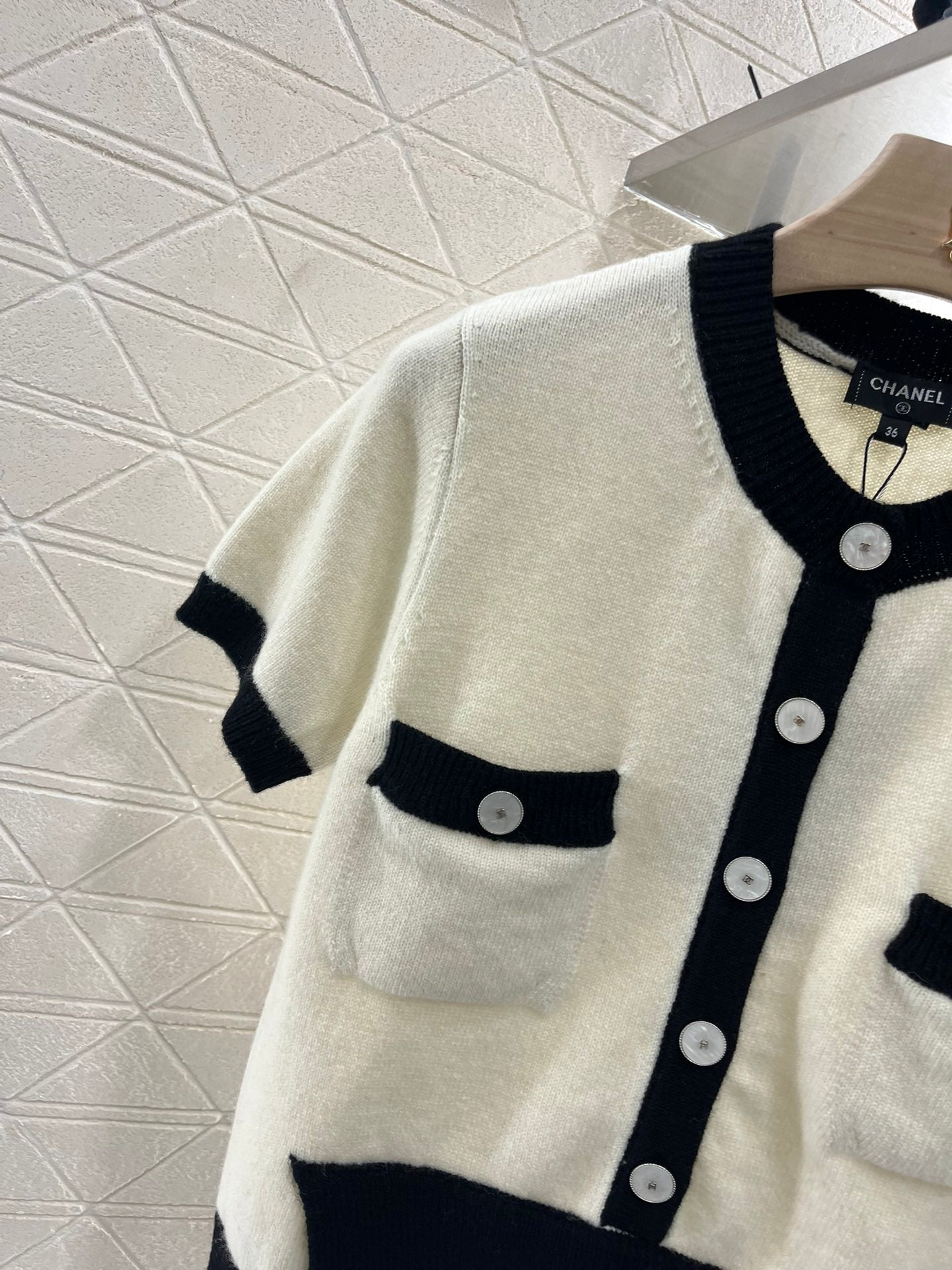 25SS Color blocking knitted short sleeved cardigan
