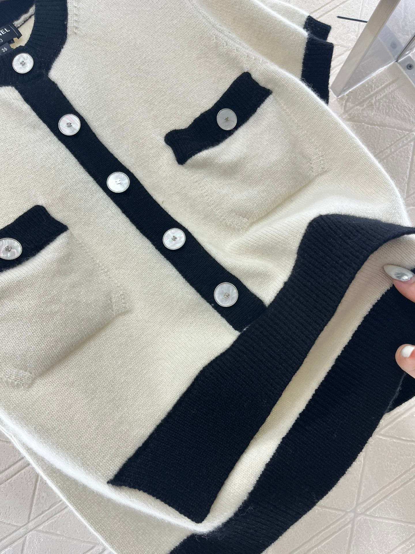 25SS Color blocking knitted short sleeved cardigan