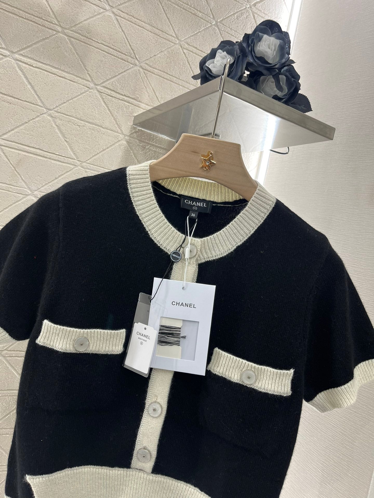 25SS Color blocking knitted short sleeved cardigan