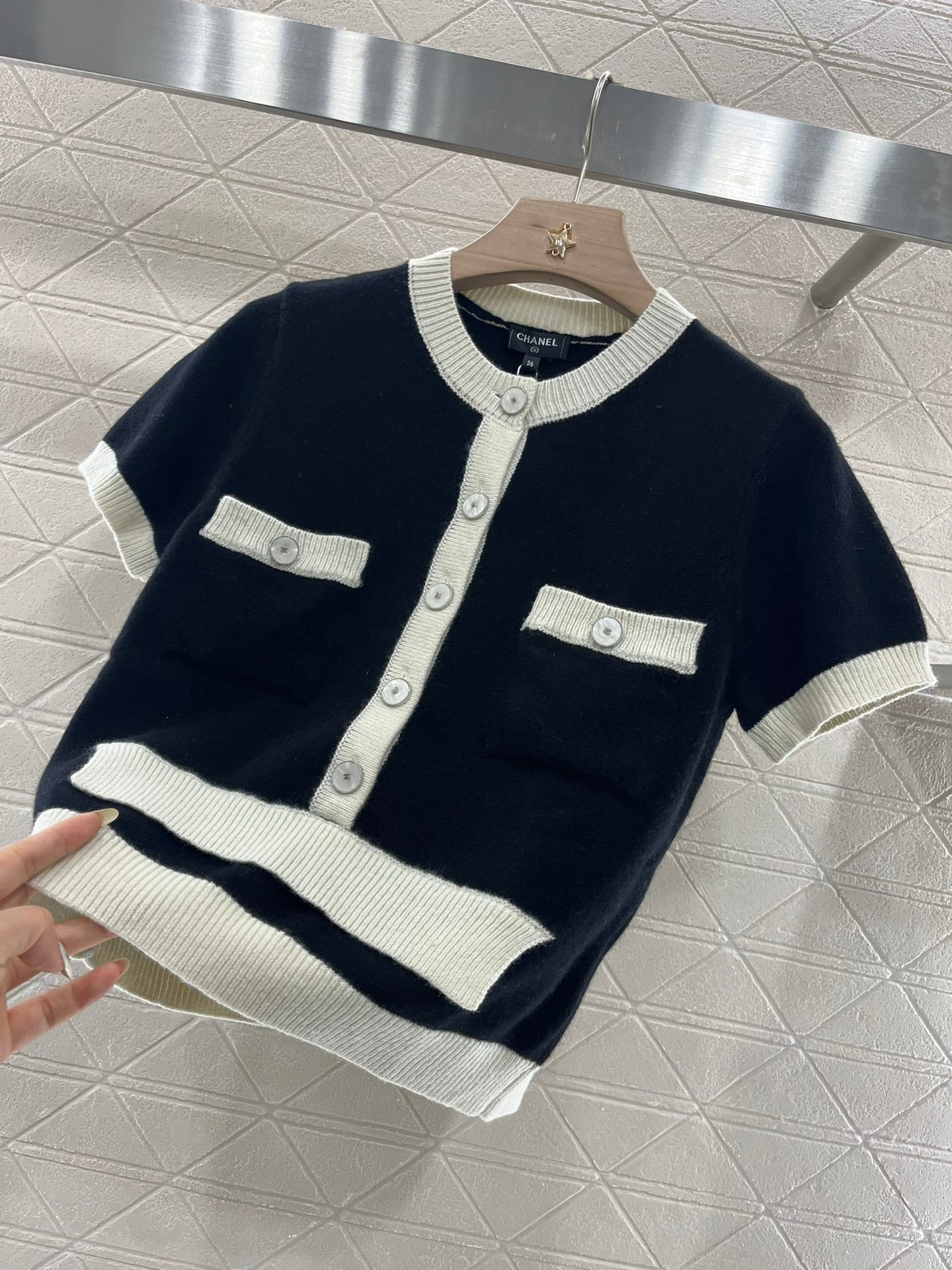 25SS Color blocking knitted short sleeved cardigan