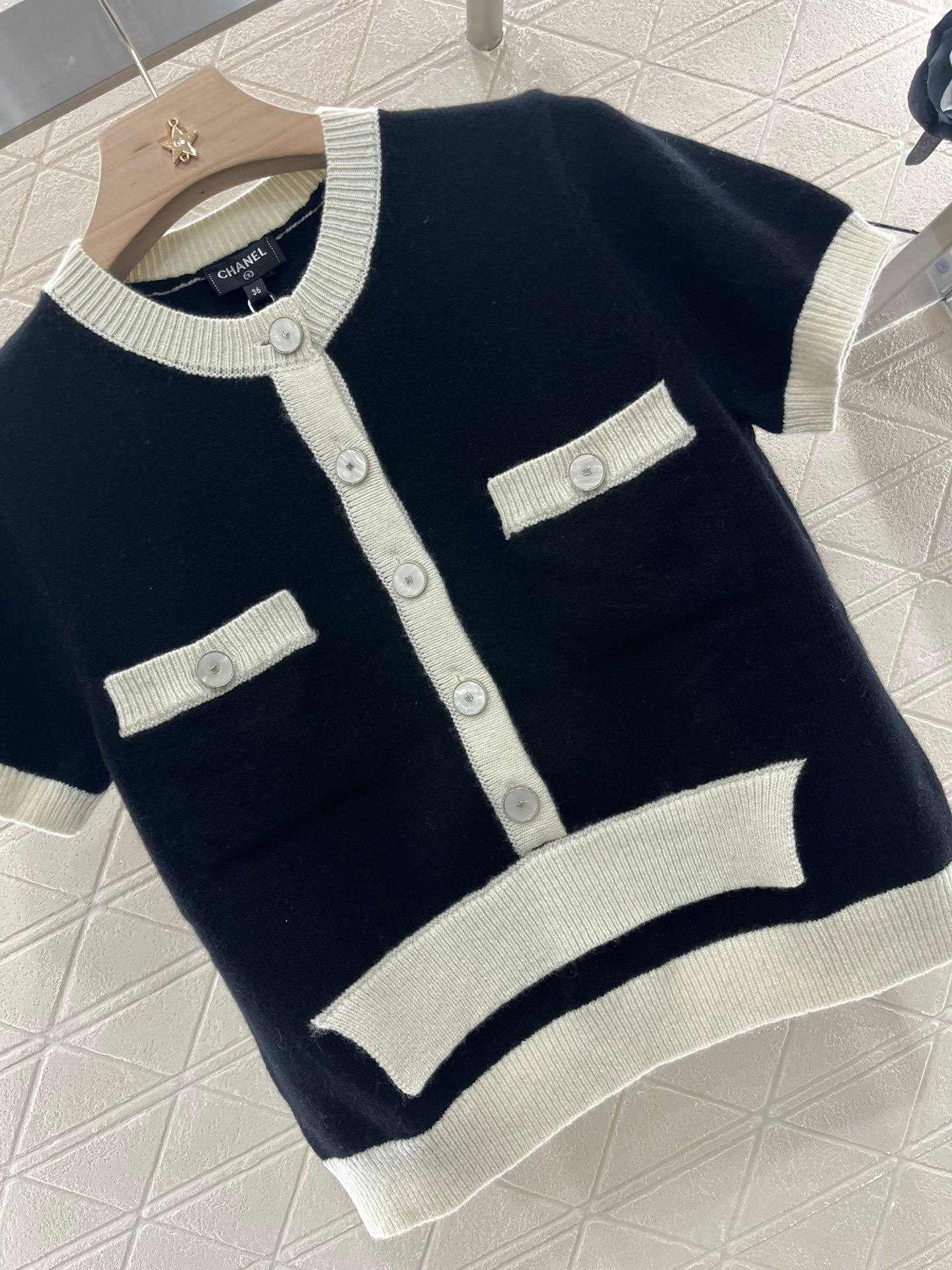 25SS Color blocking knitted short sleeved cardigan