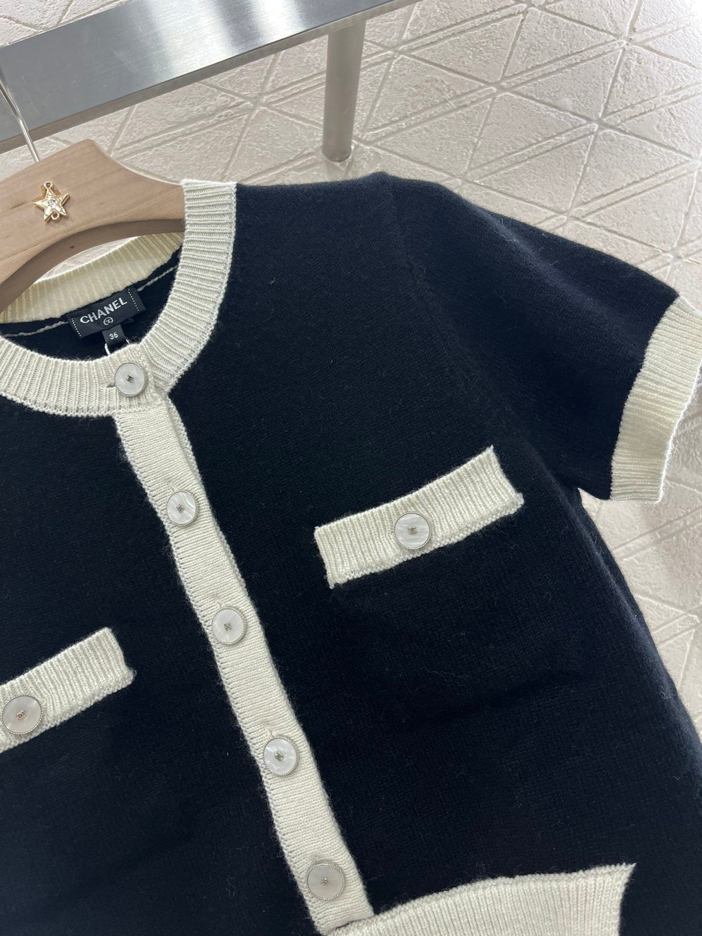 25SS Color blocking knitted short sleeved cardigan