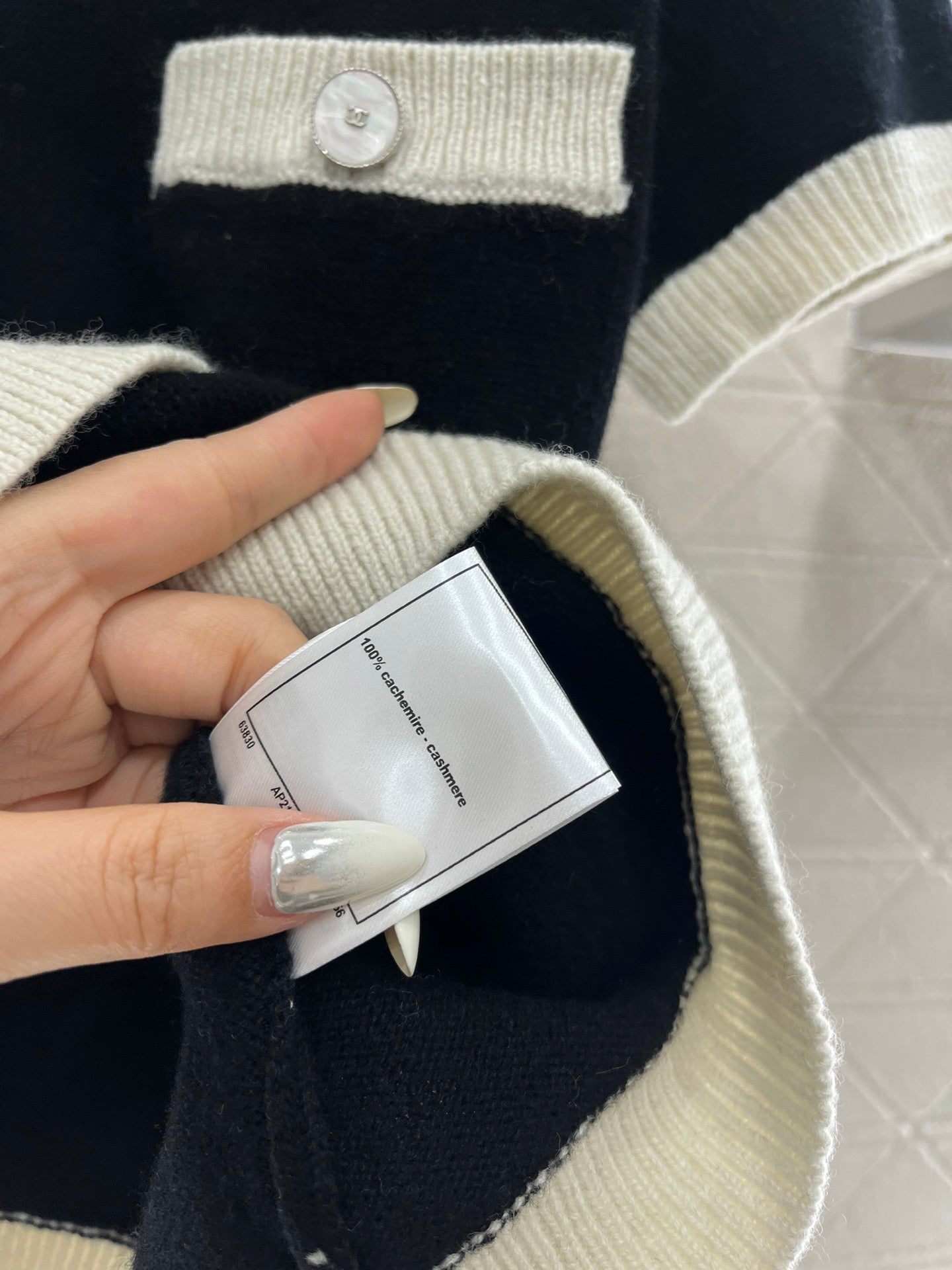 25SS Color blocking knitted short sleeved cardigan