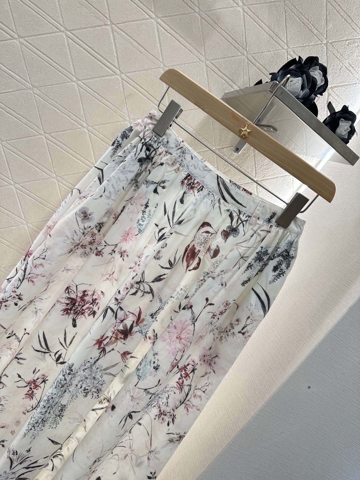 25 High-waisted printed bustier skirt