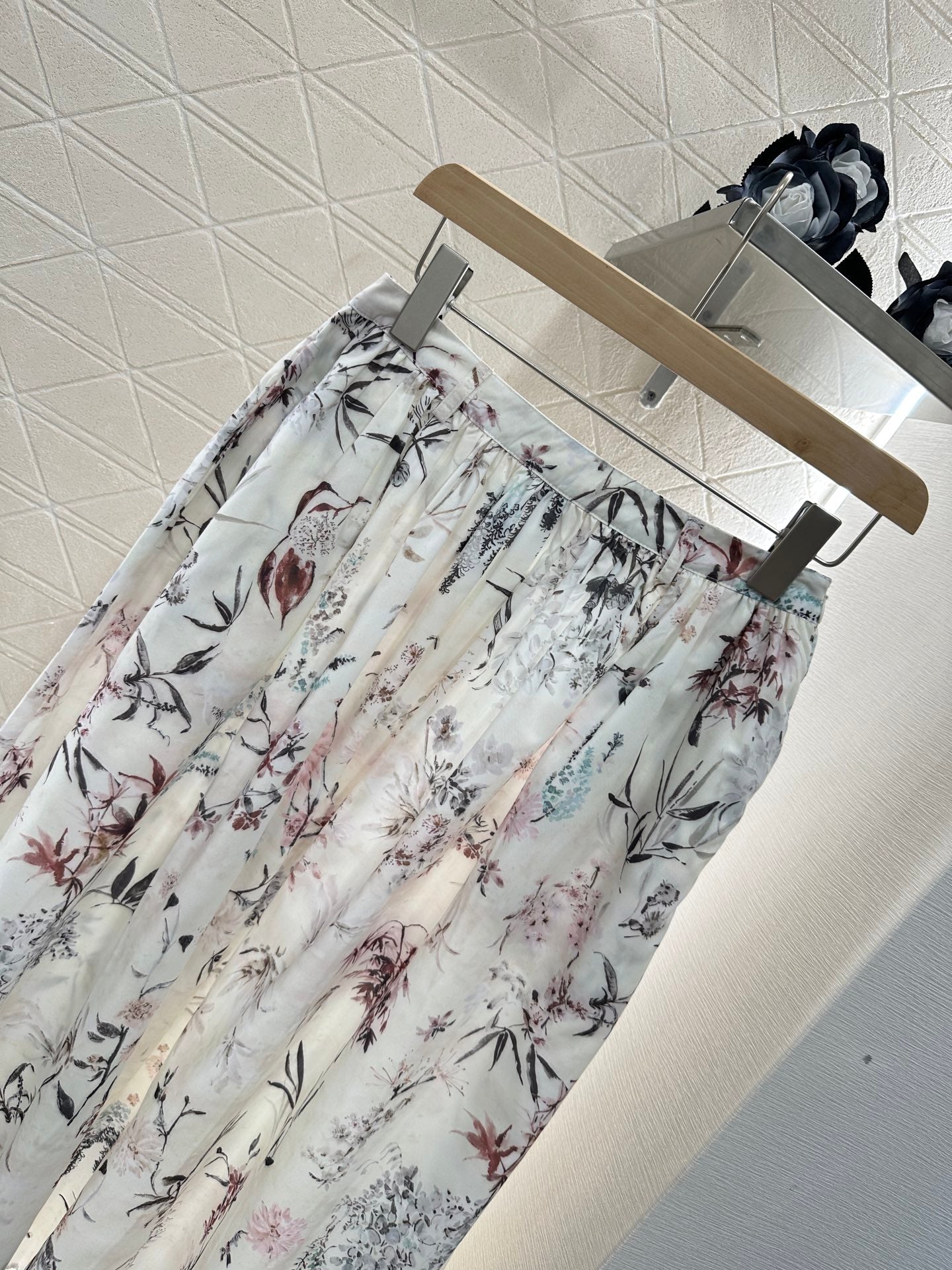 25 High-waisted printed bustier skirt