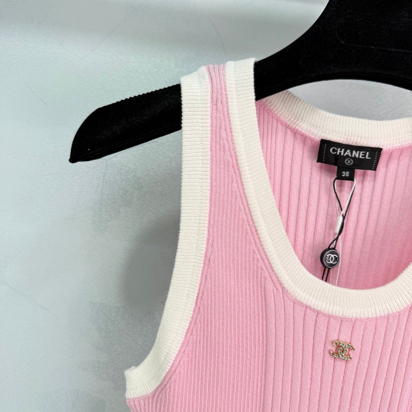25 Slim knit vest
