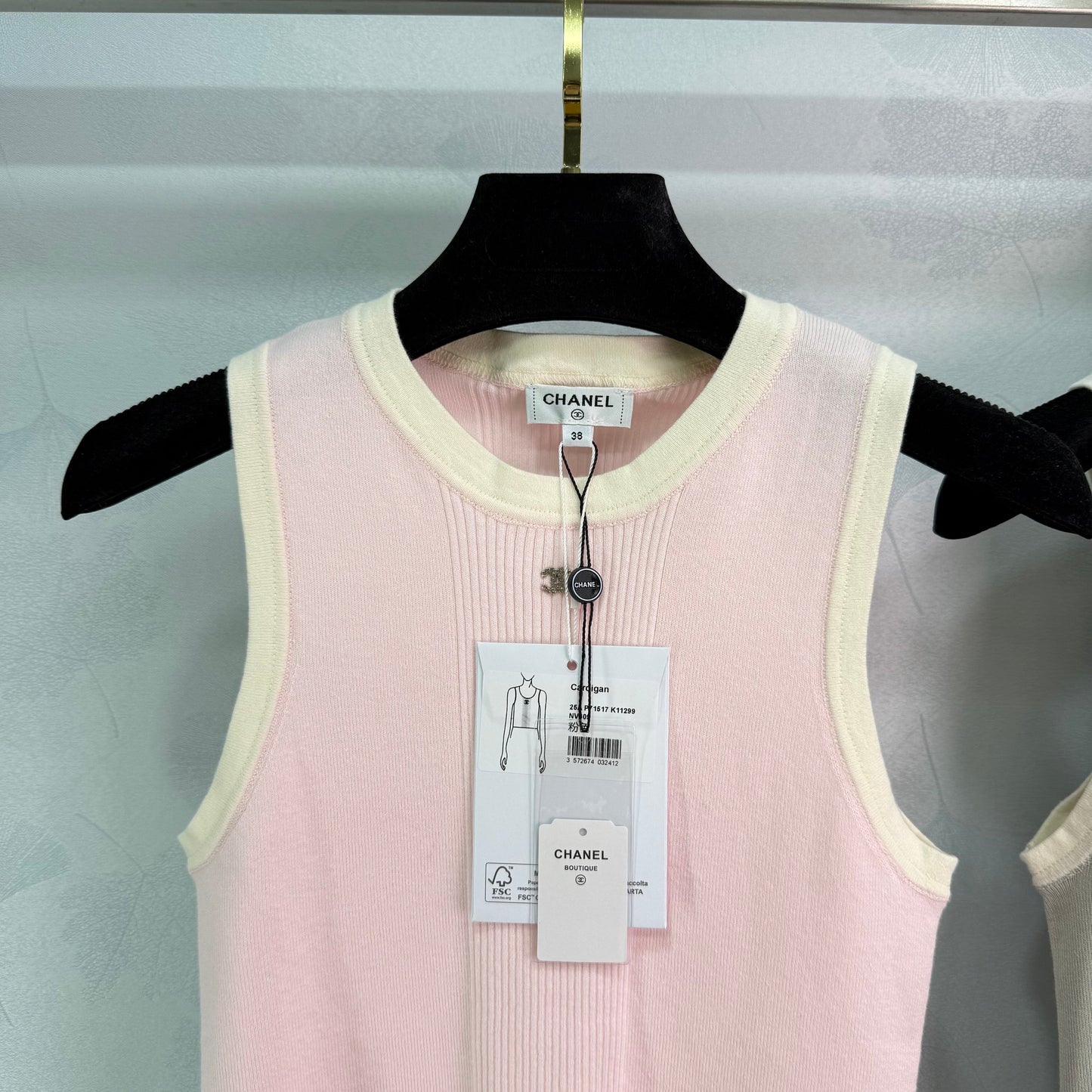 25 Slim knit vest