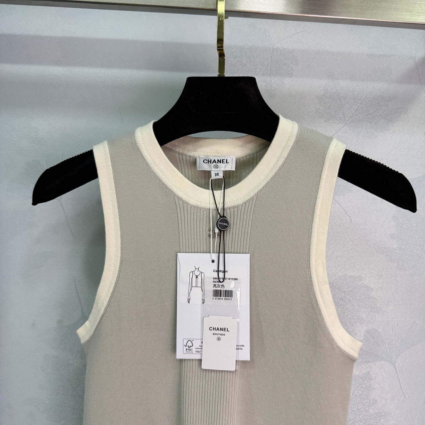 25 Slim knit vest