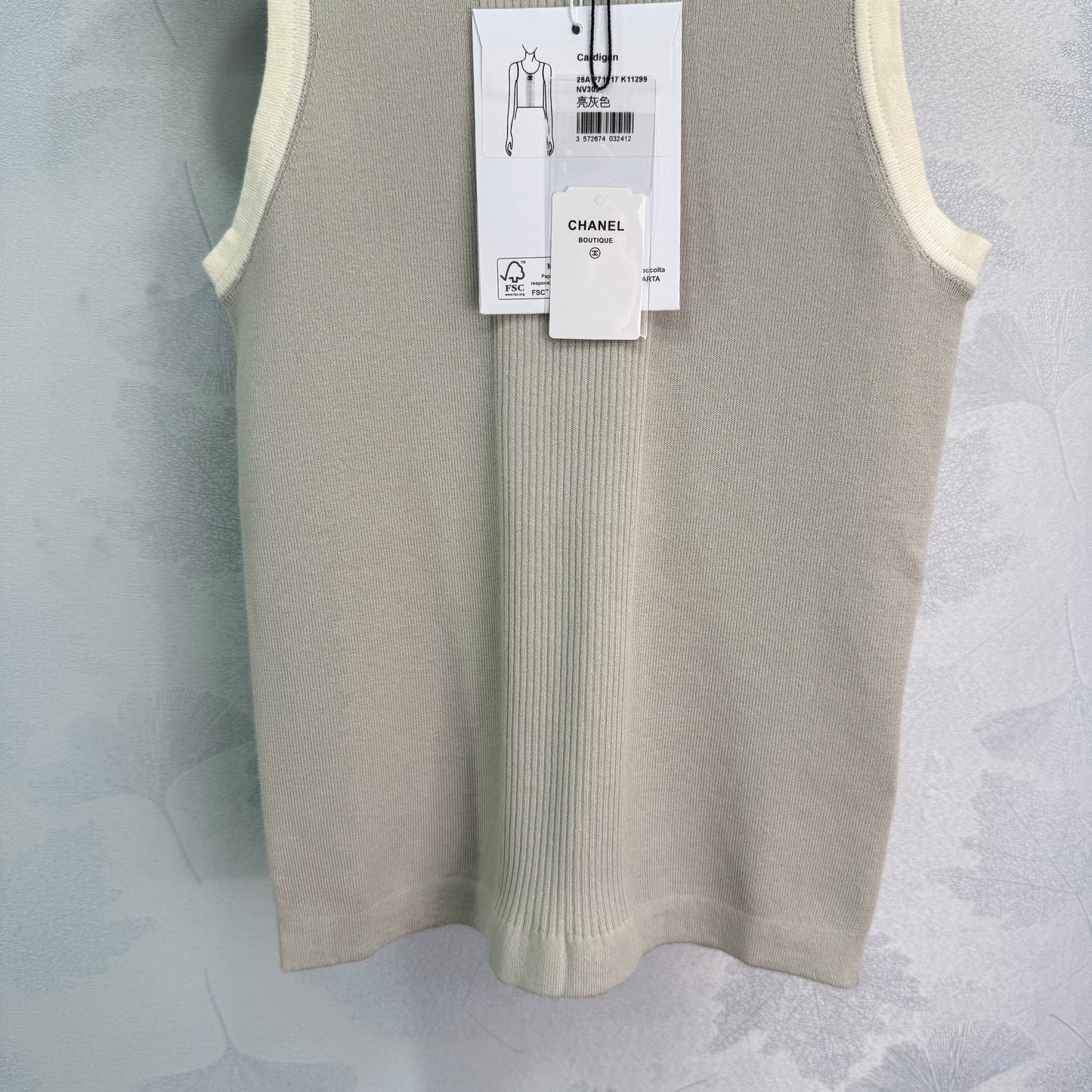 25 Slim knit vest