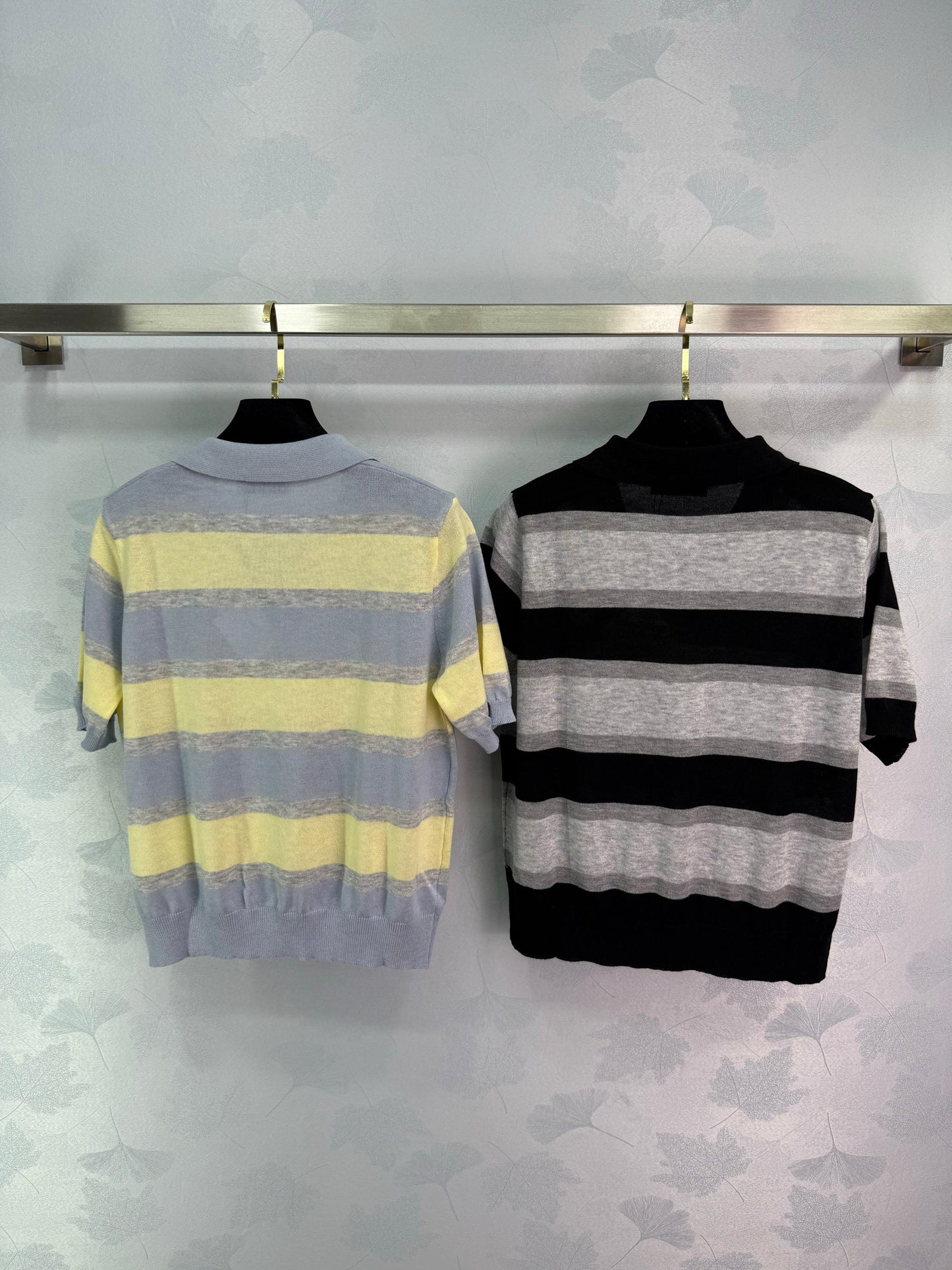 25 Collar contrasting striped knitted short sleeved shirt