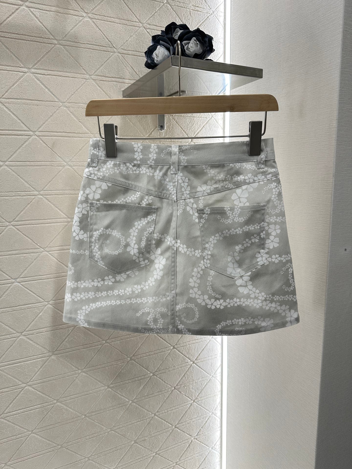25 Printed denim skirt