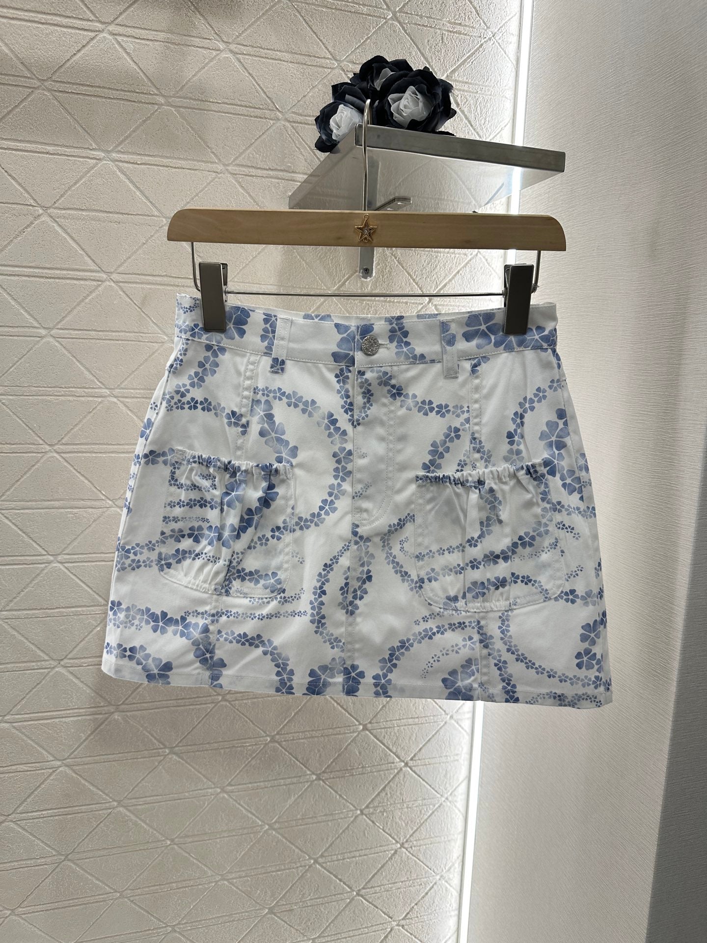 25 Printed denim skirt