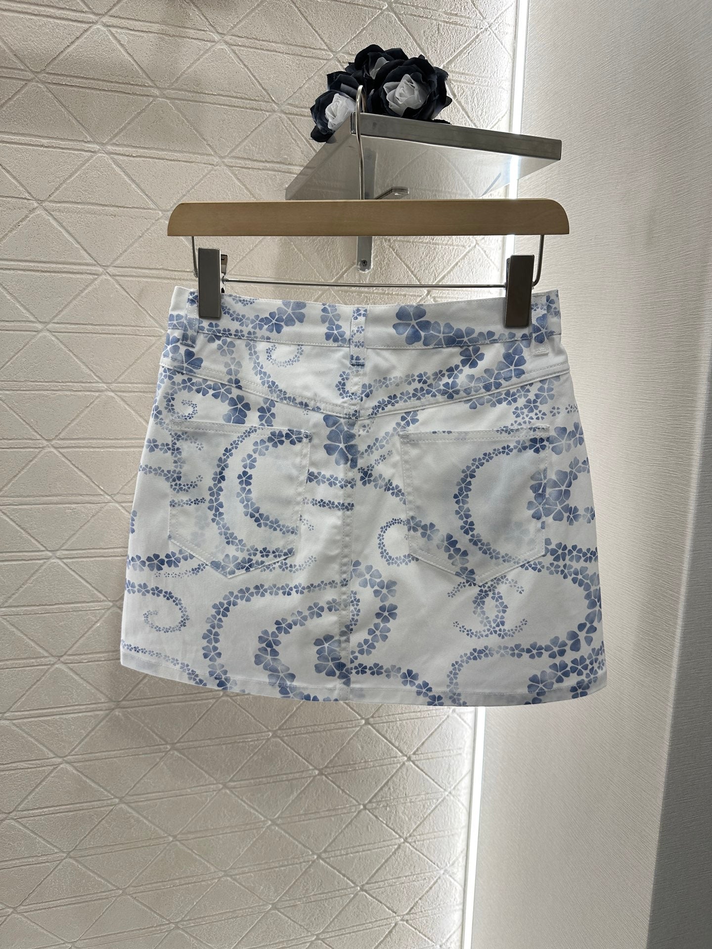 25 Printed denim skirt
