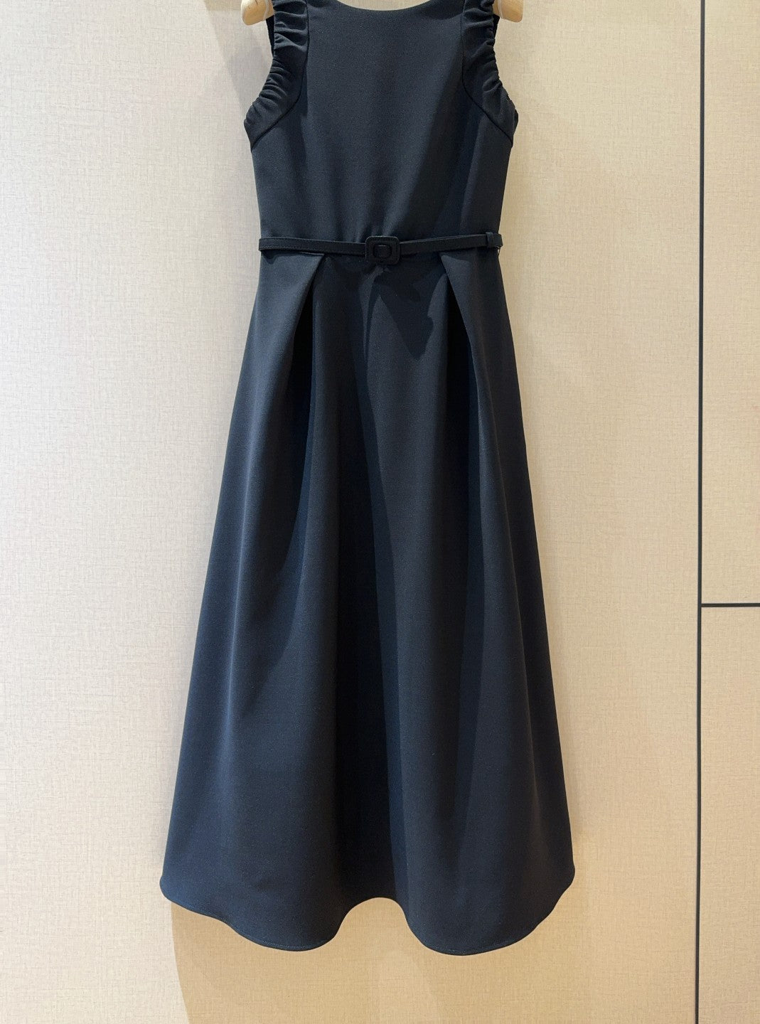 25 French Minimalist Ruffled Trim Sleeveless Dress