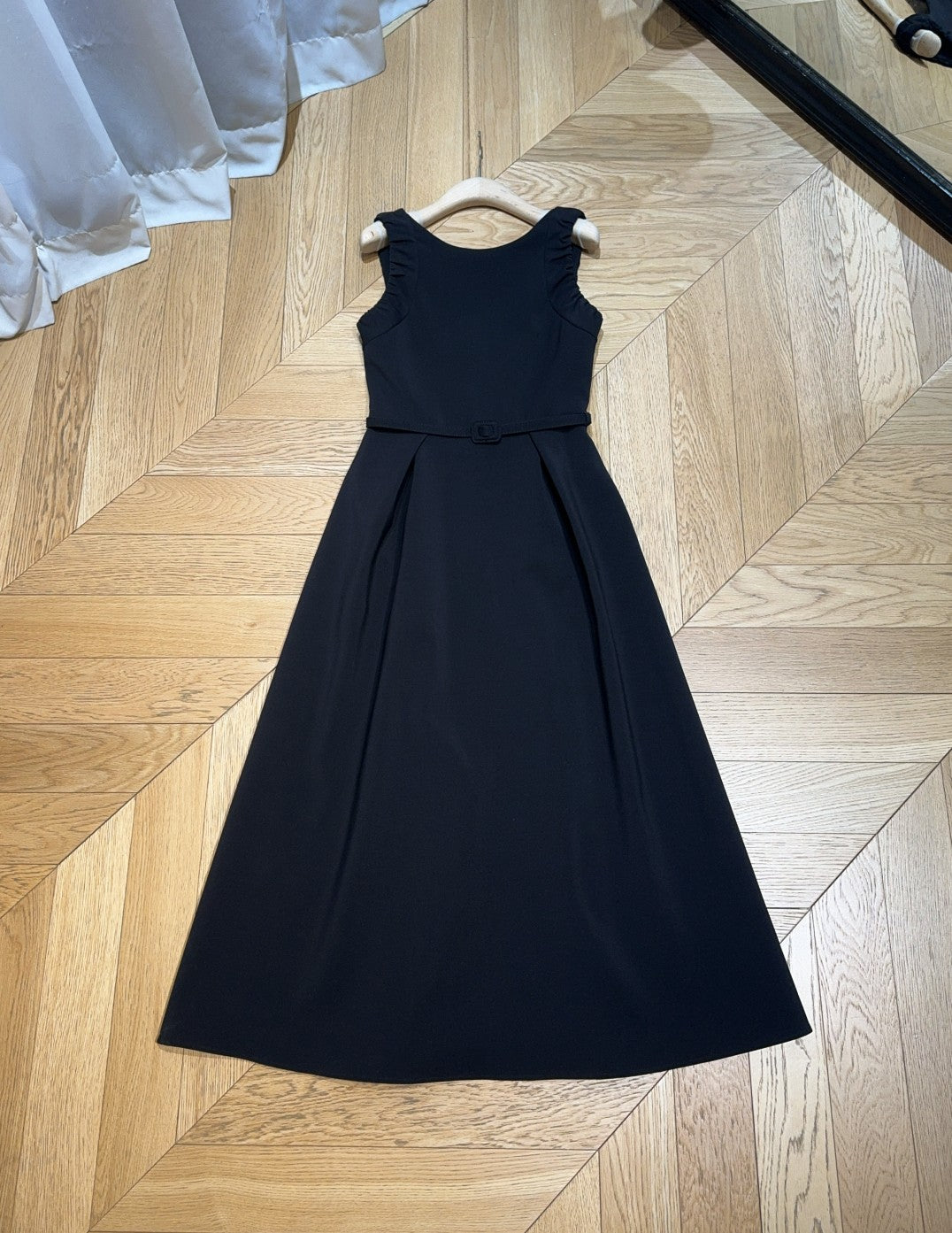 25 French Minimalist Ruffled Trim Sleeveless Dress