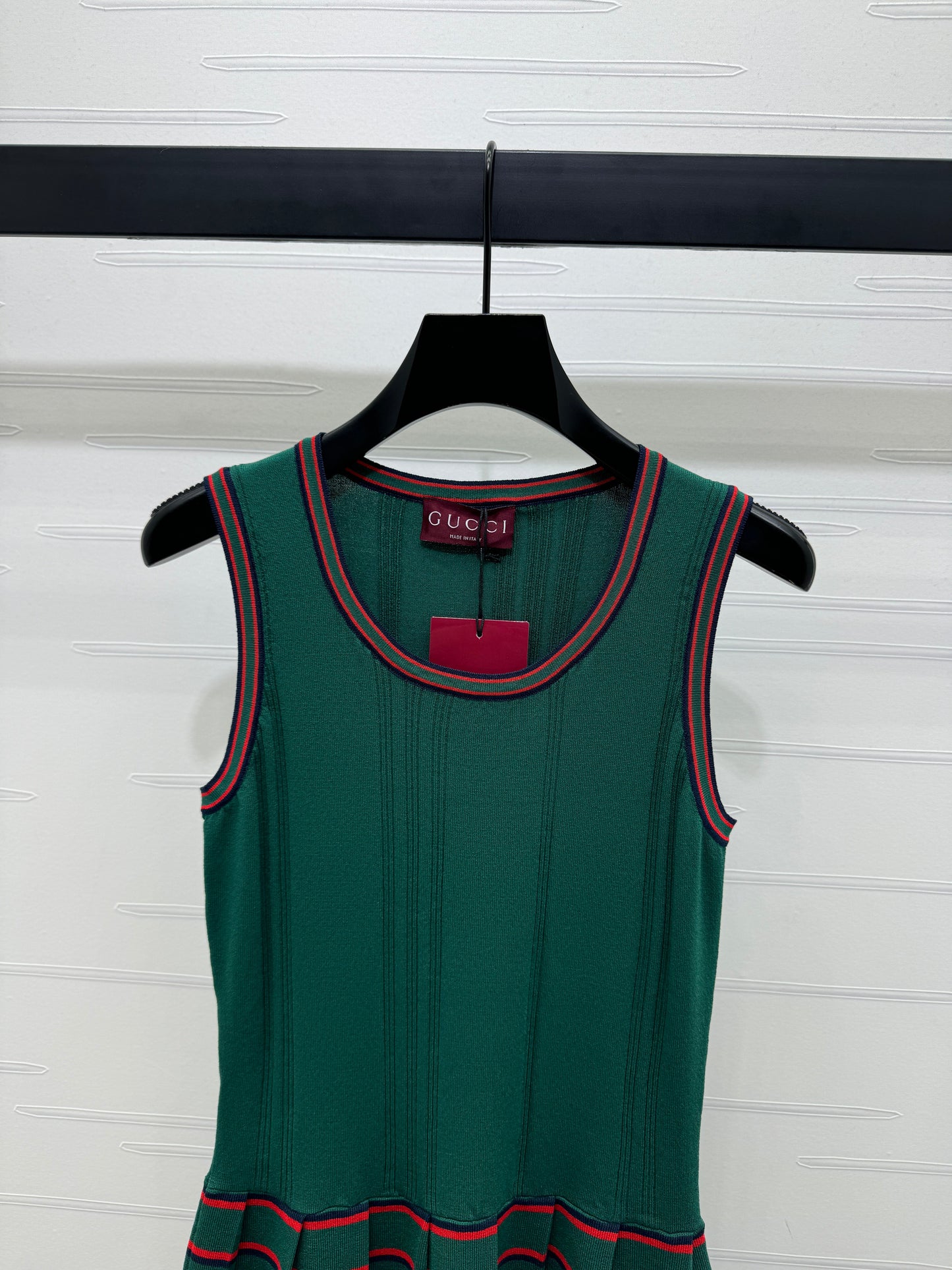 25 Colorblocked pleated sleeveless knit dress!