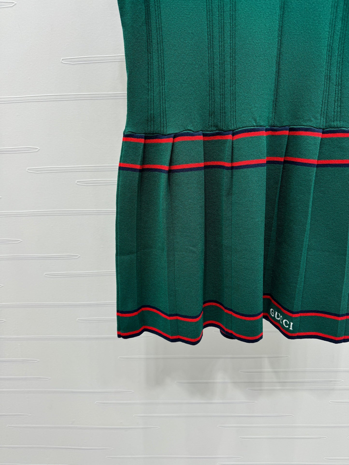 25 Colorblocked pleated sleeveless knit dress!