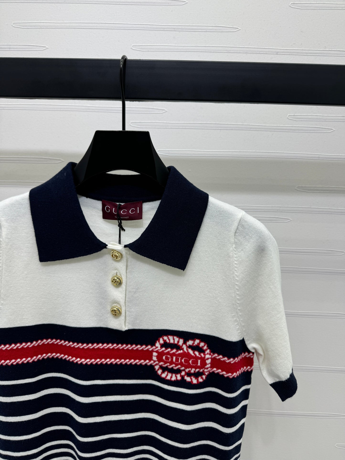 25 Striped lapel knit short sleeve
