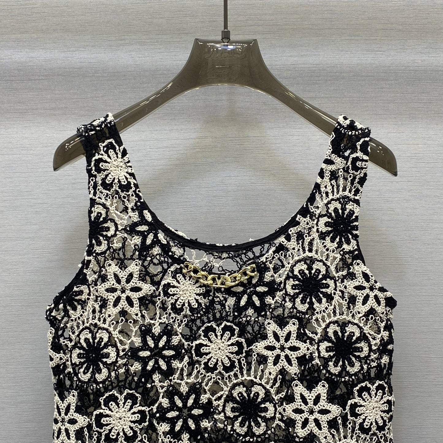 25 Embroidered Metal Button Embellished Design Vest Top Top Half Skirt Set