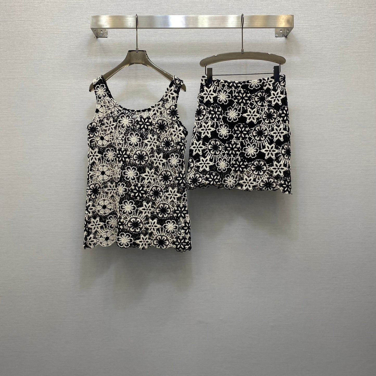 25 Embroidered Metal Button Embellished Design Vest Top Top Half Skirt Set