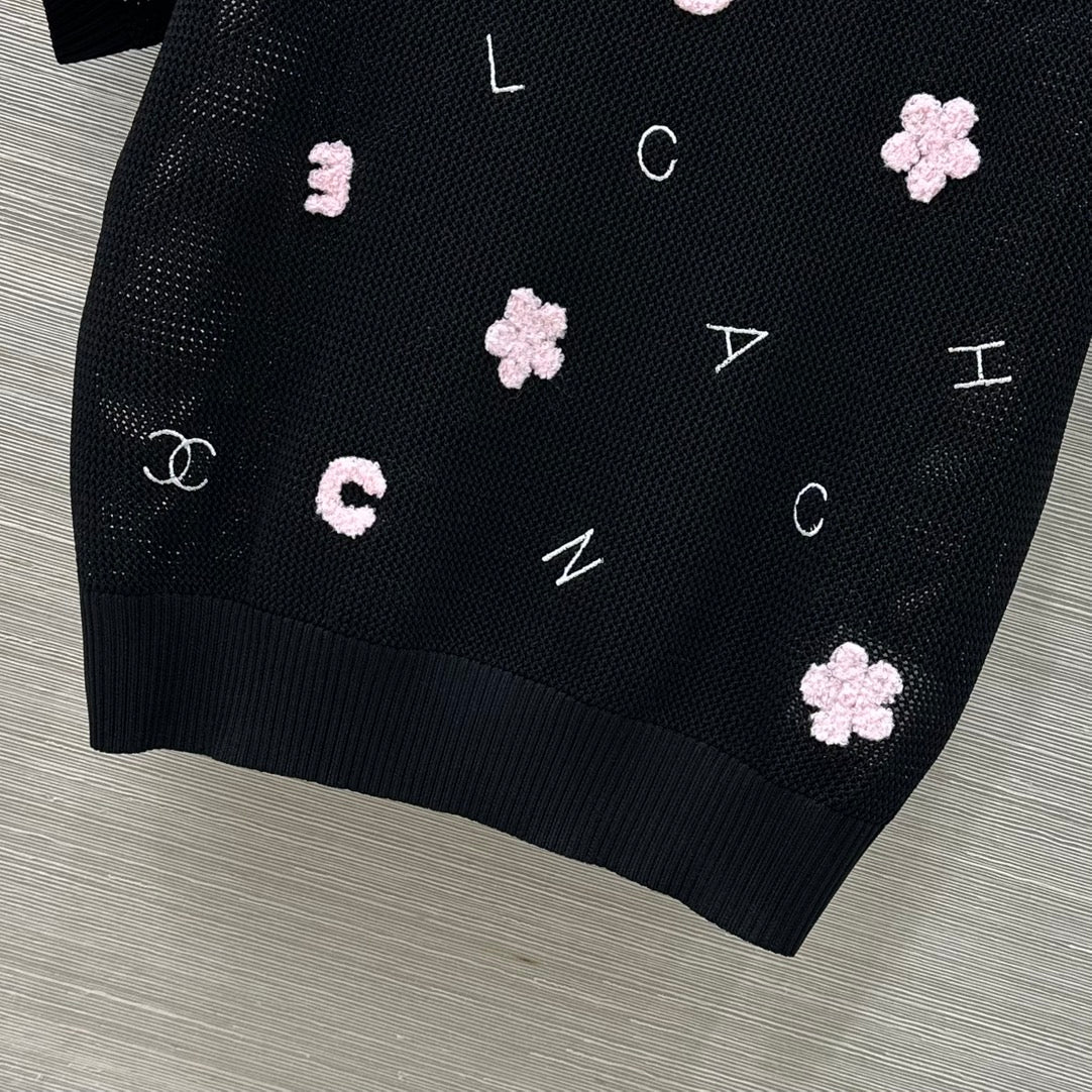 25 Lettering embellished open-knit short sleeves