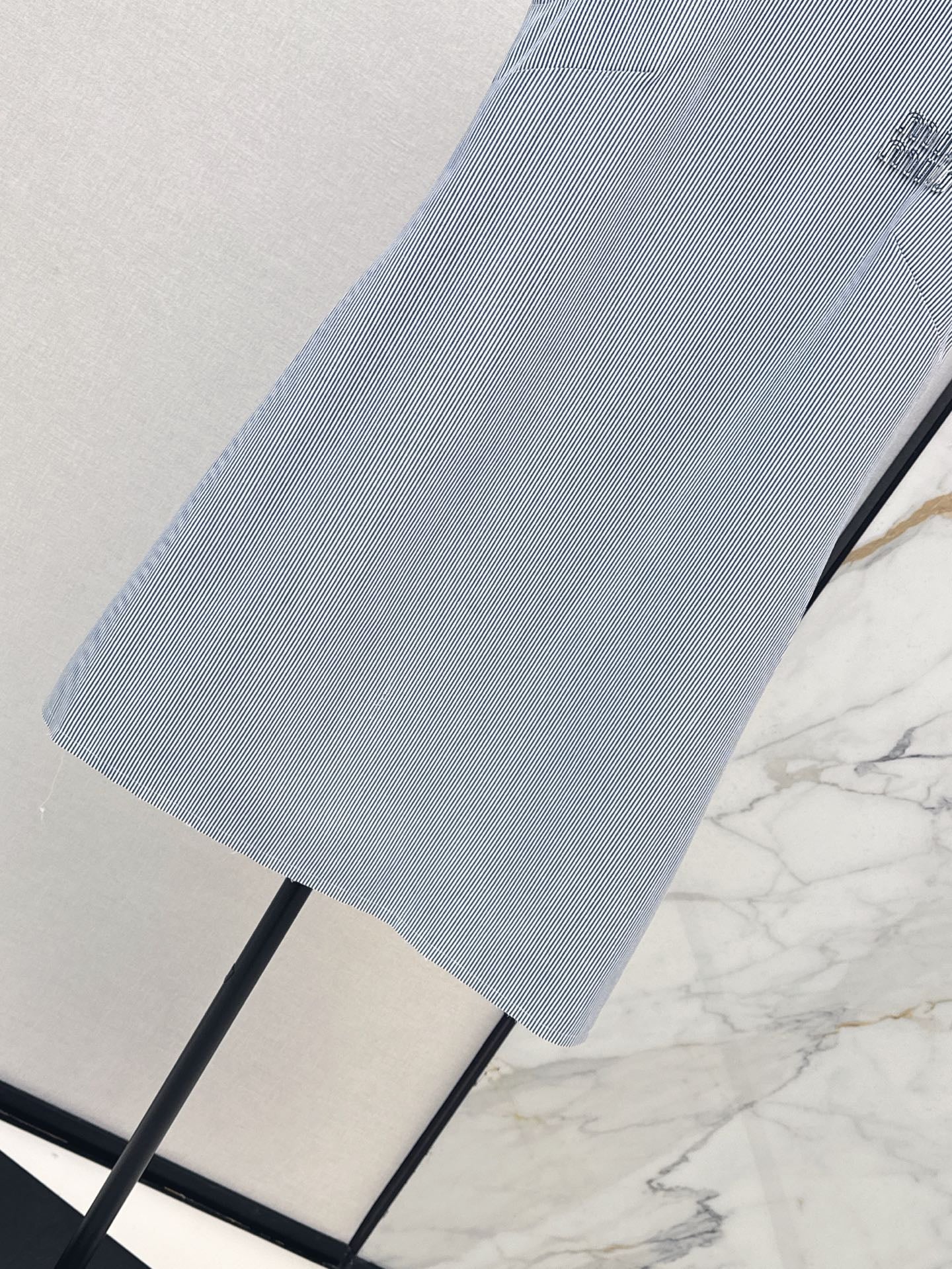 25 Sleeveless vertical striped logo patchwork shift dress