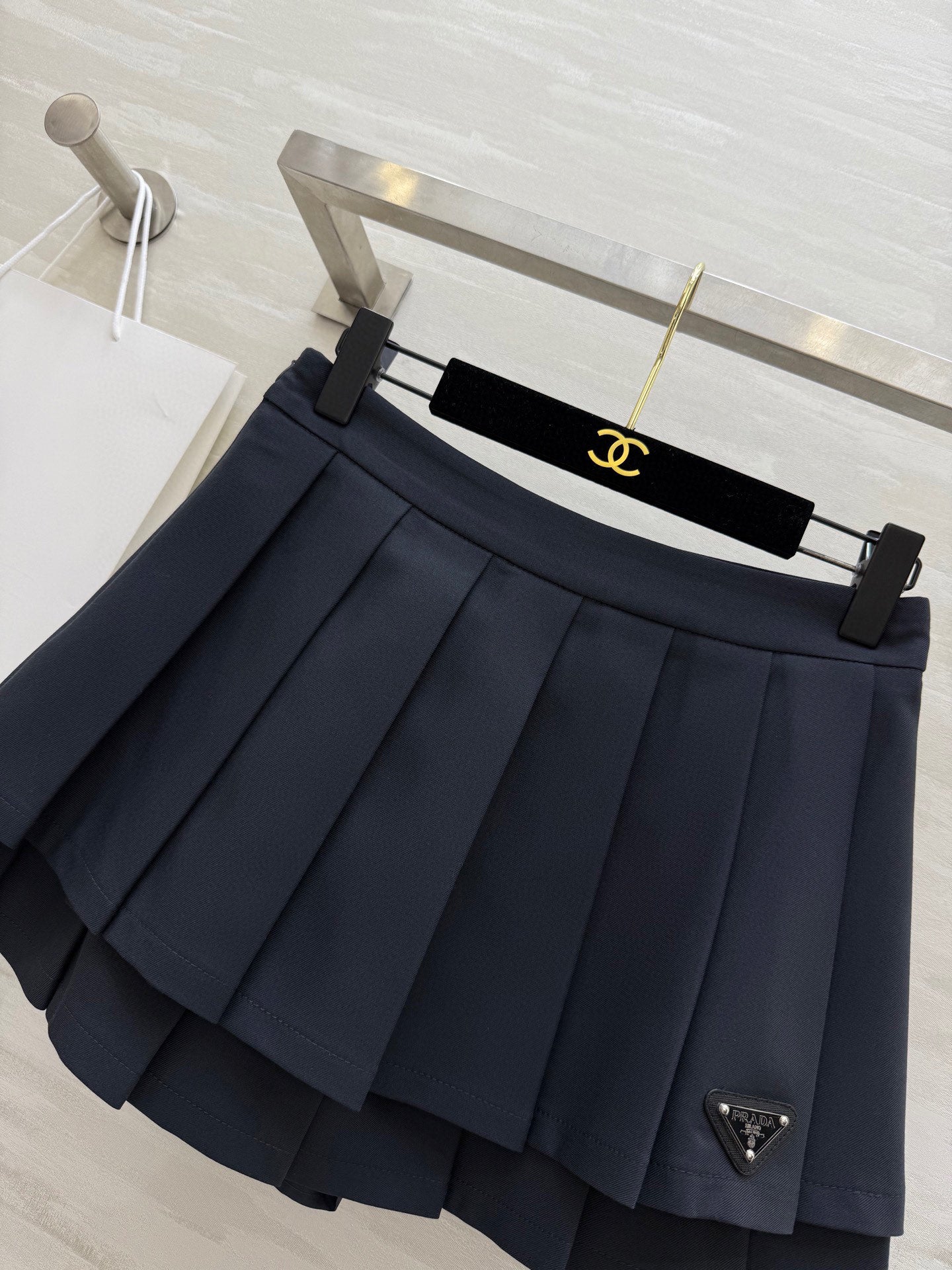 P 25 Pleated half skirt Short skirt