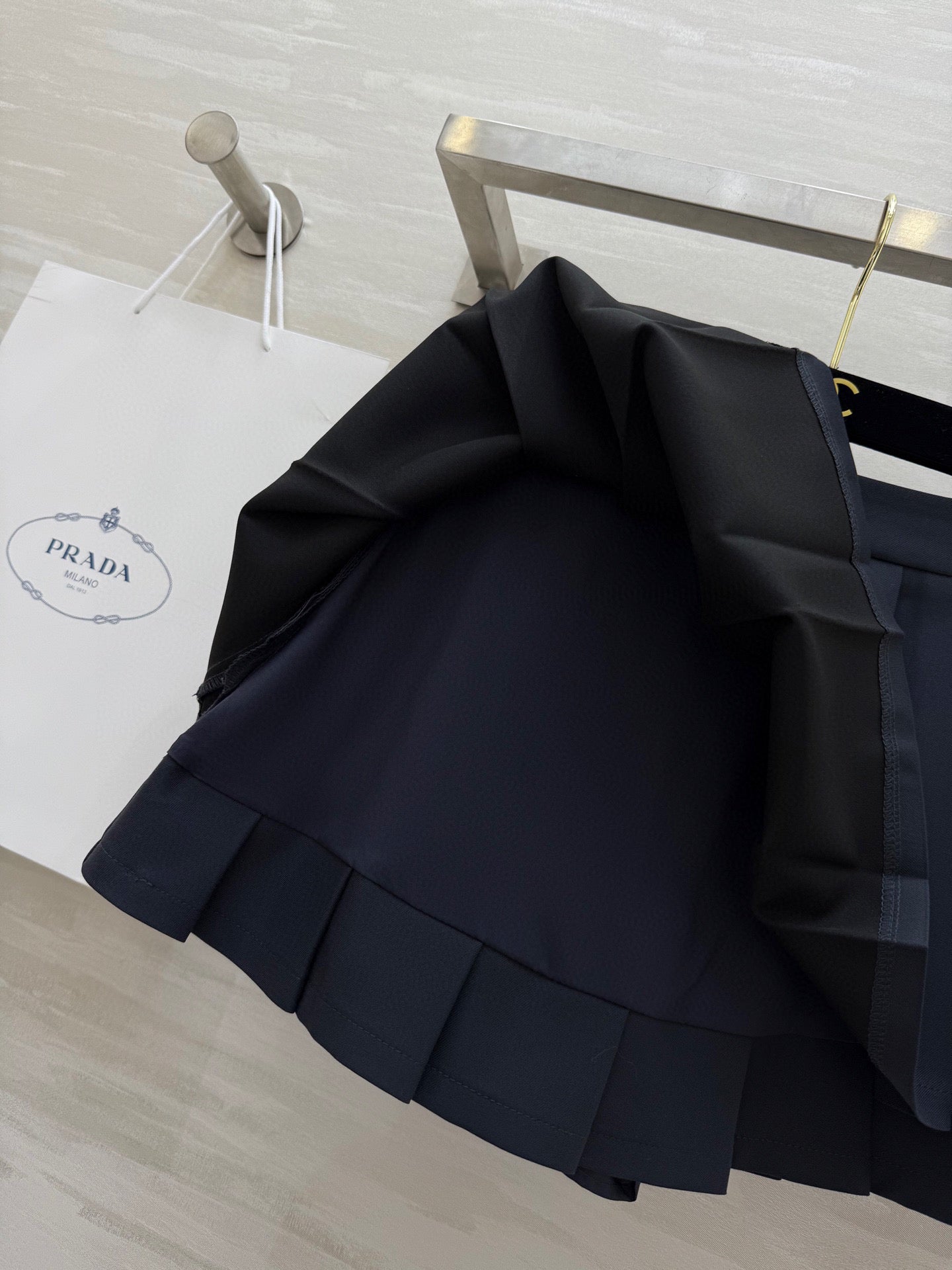 P 25 Pleated half skirt Short skirt
