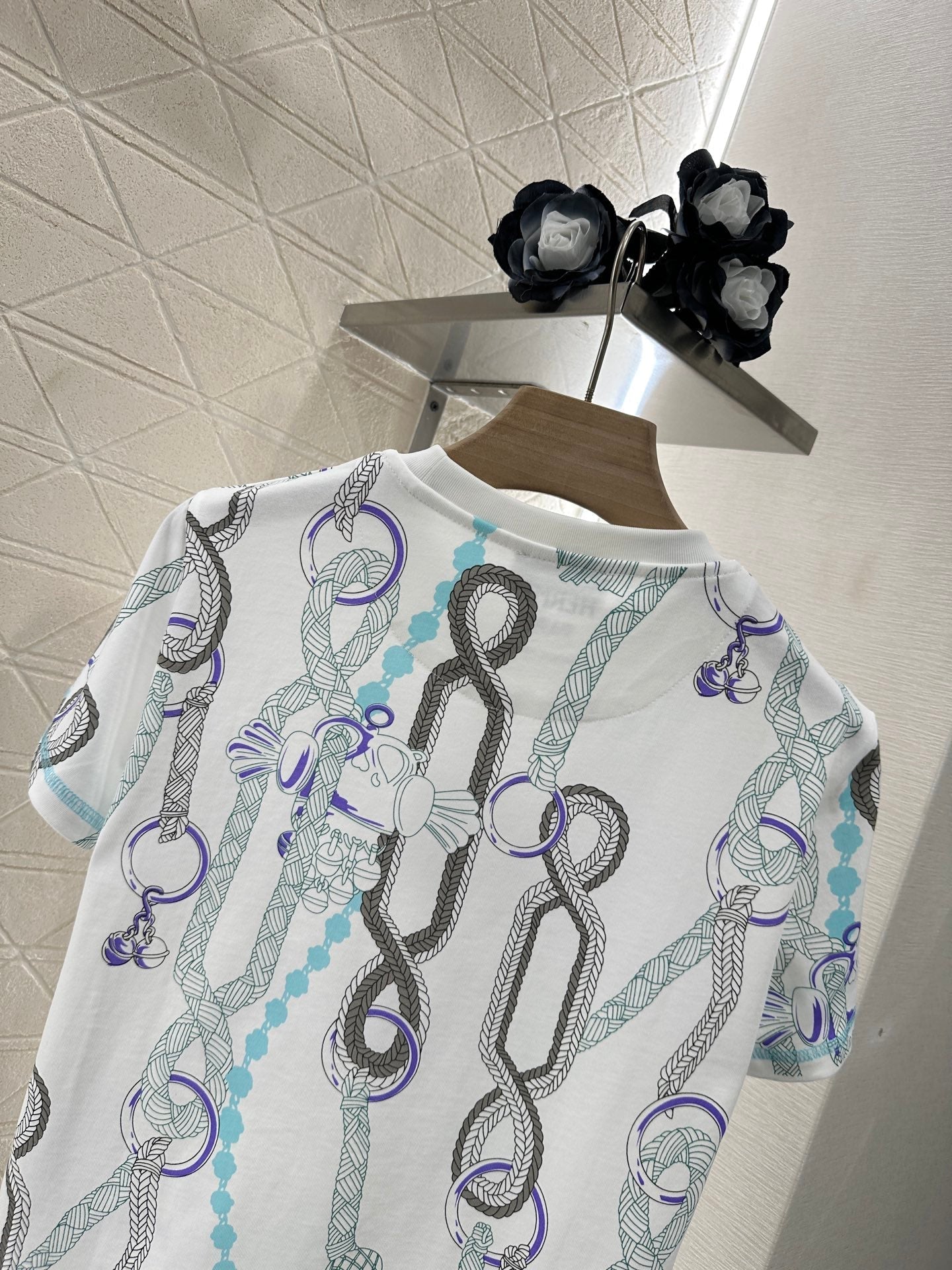 H 25 Round neck, short sleeves with chain link print