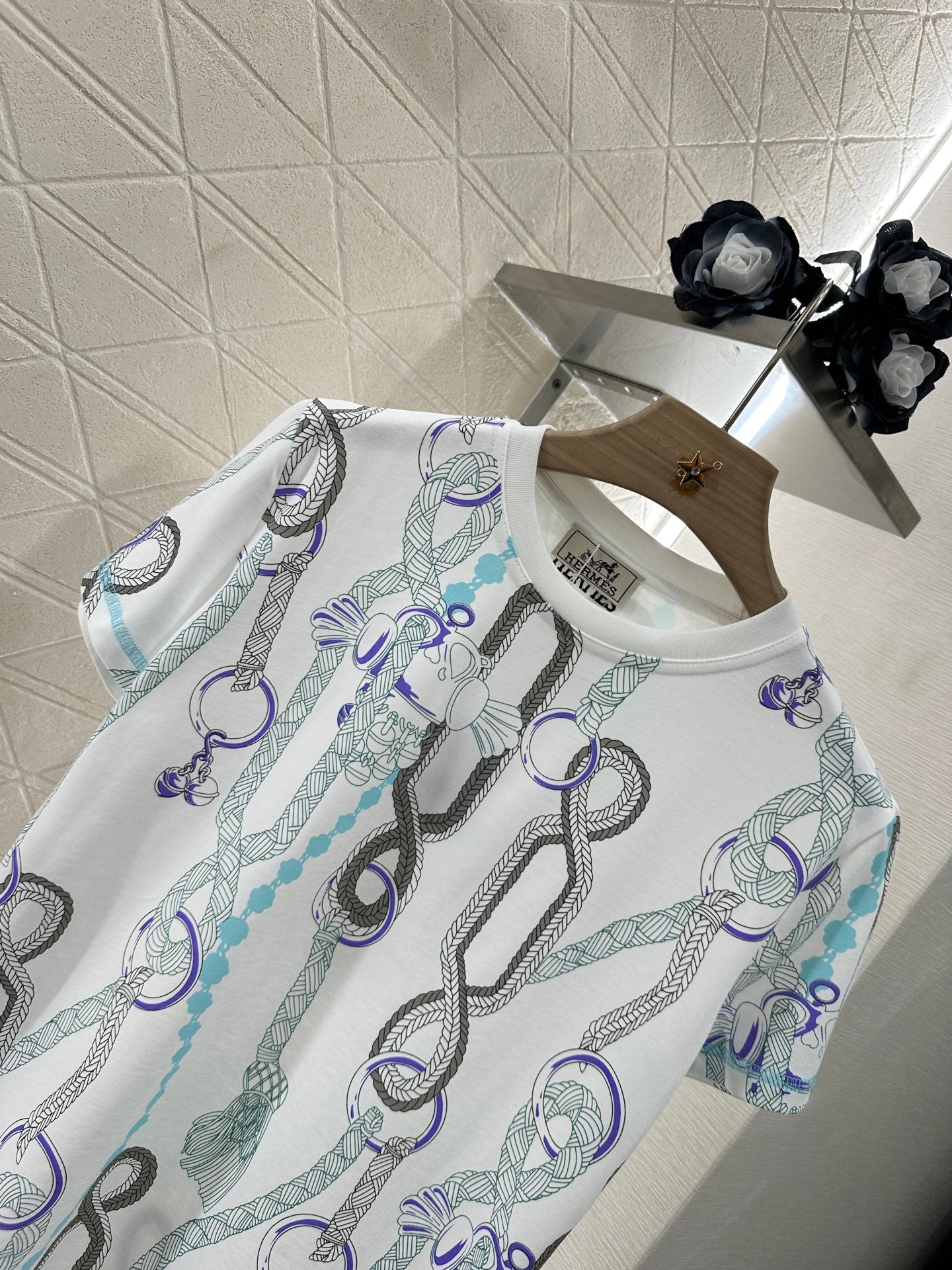 H 25 Round neck, short sleeves with chain link print