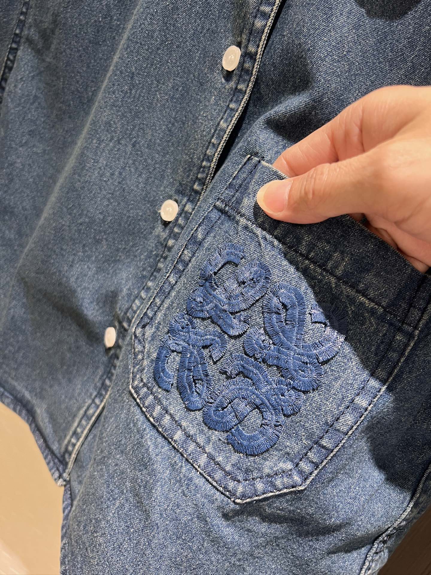 LO 25 Heavy duty embroidered wool logo short sleeve denim jacket
