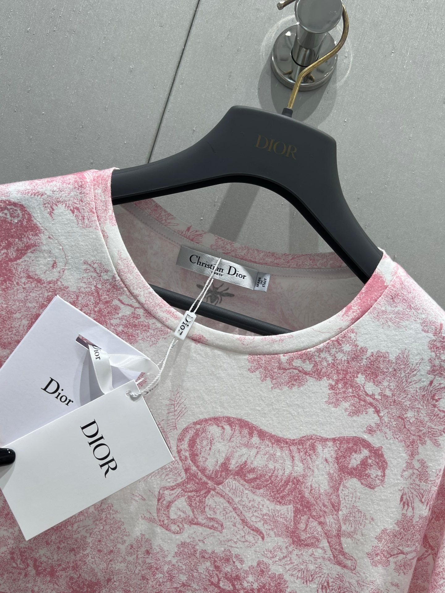 D 25 New Animal Jungle Print Round Neck Short Sleeve T-Shirt(pink green blue)