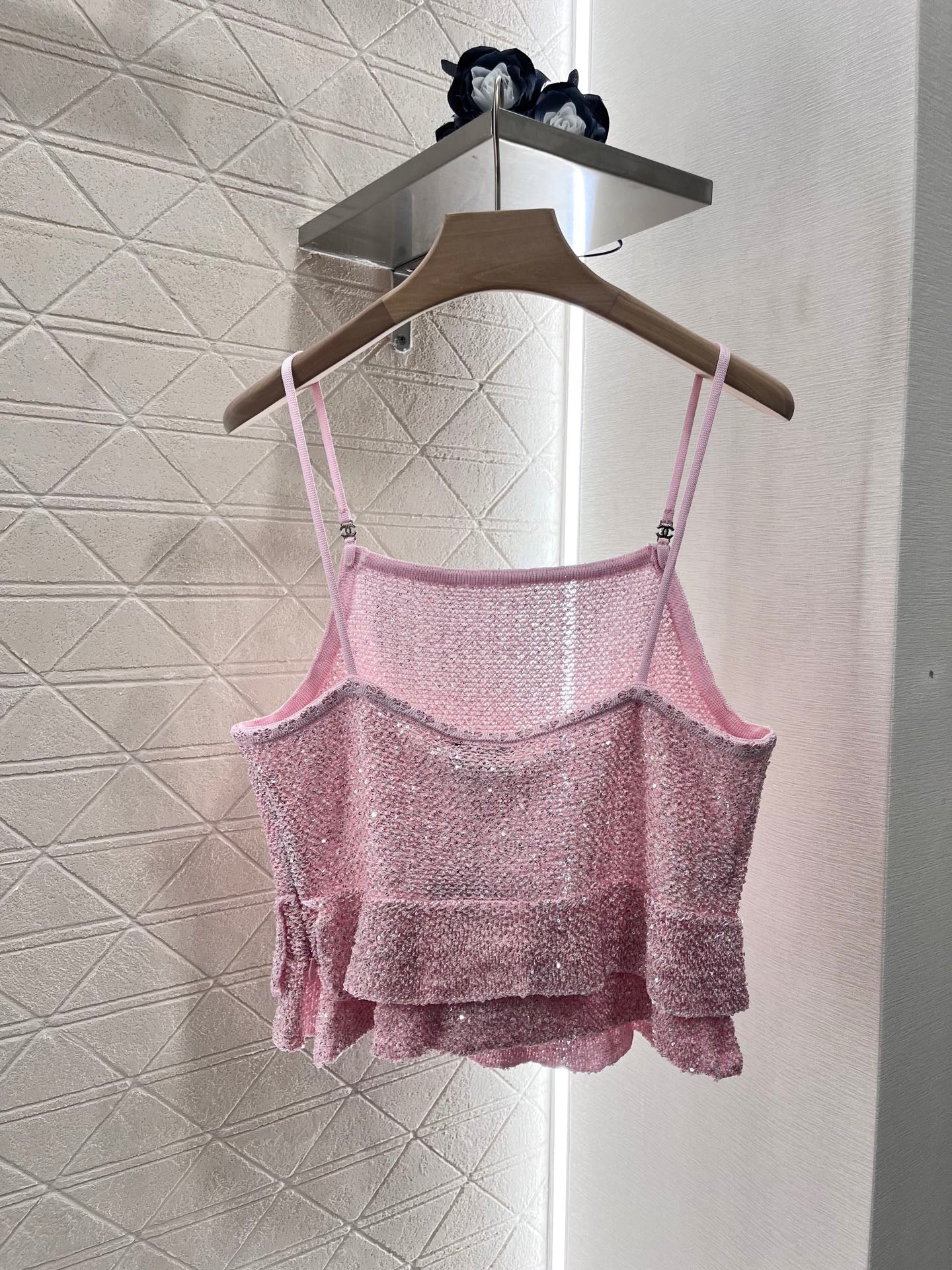 25 Sequined camisole knit undershirt