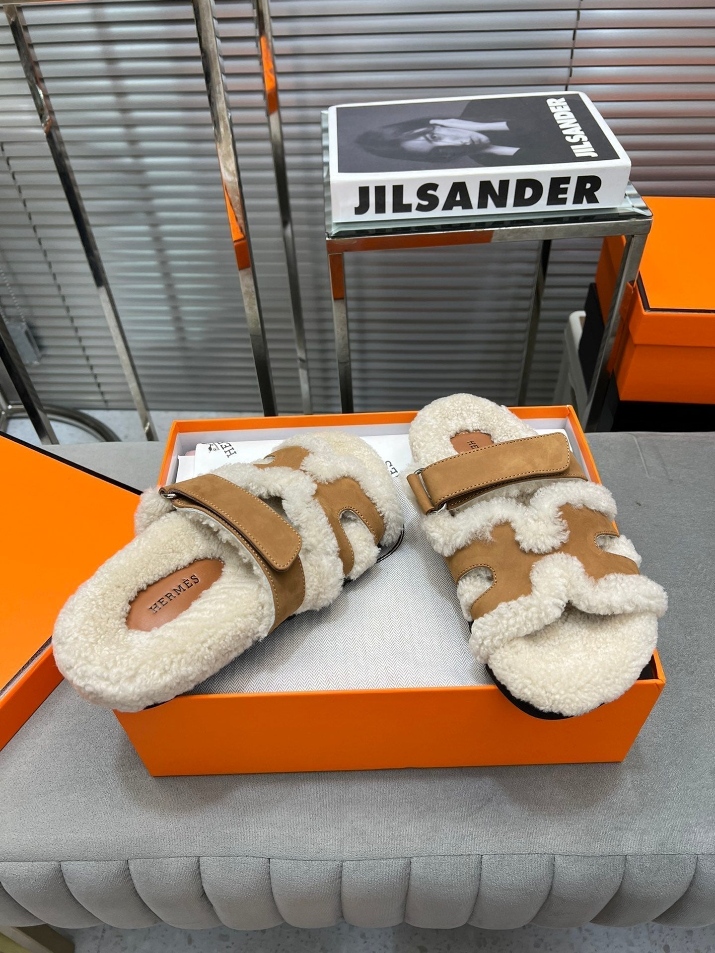 Chypre Sandal In Vintage Brown Suede And Fleece Lining 953823