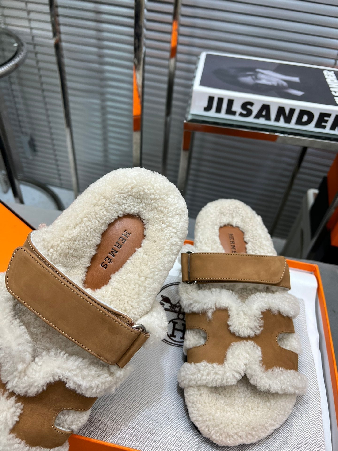 Chypre Sandal In Vintage Brown Suede And Fleece Lining 953823