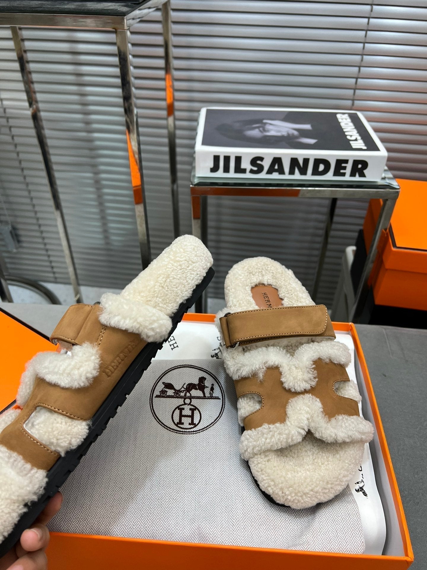 Chypre Sandal In Vintage Brown Suede And Fleece Lining 953823