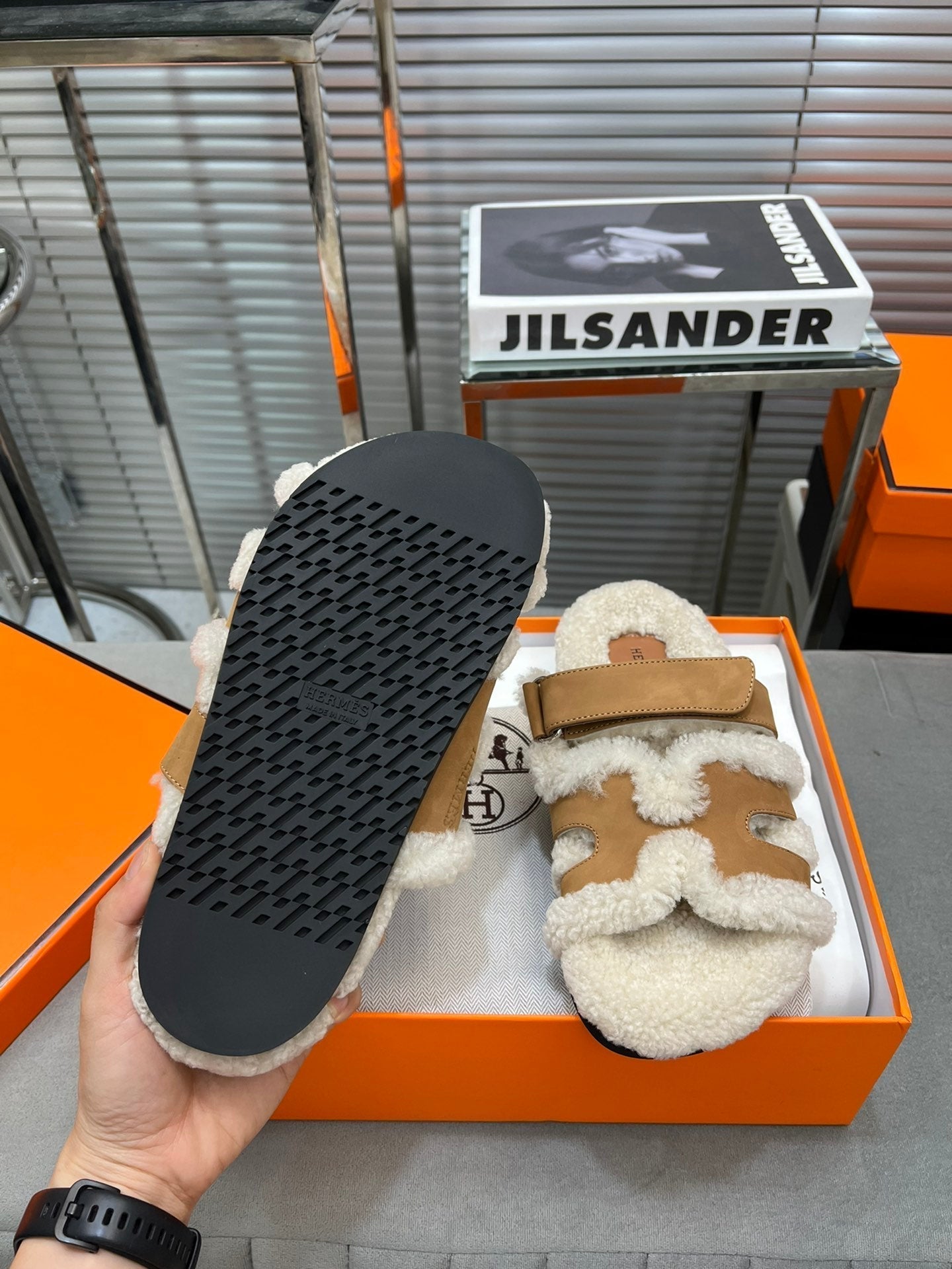 Chypre Sandal In Vintage Brown Suede And Fleece Lining 953823