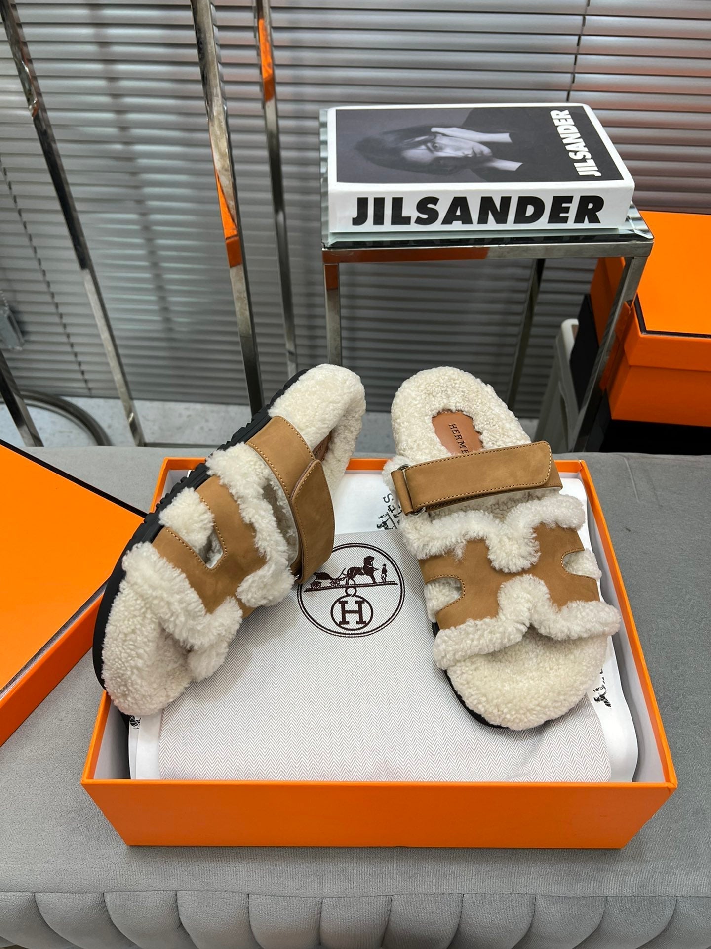 Chypre Sandal In Vintage Brown Suede And Fleece Lining 953823