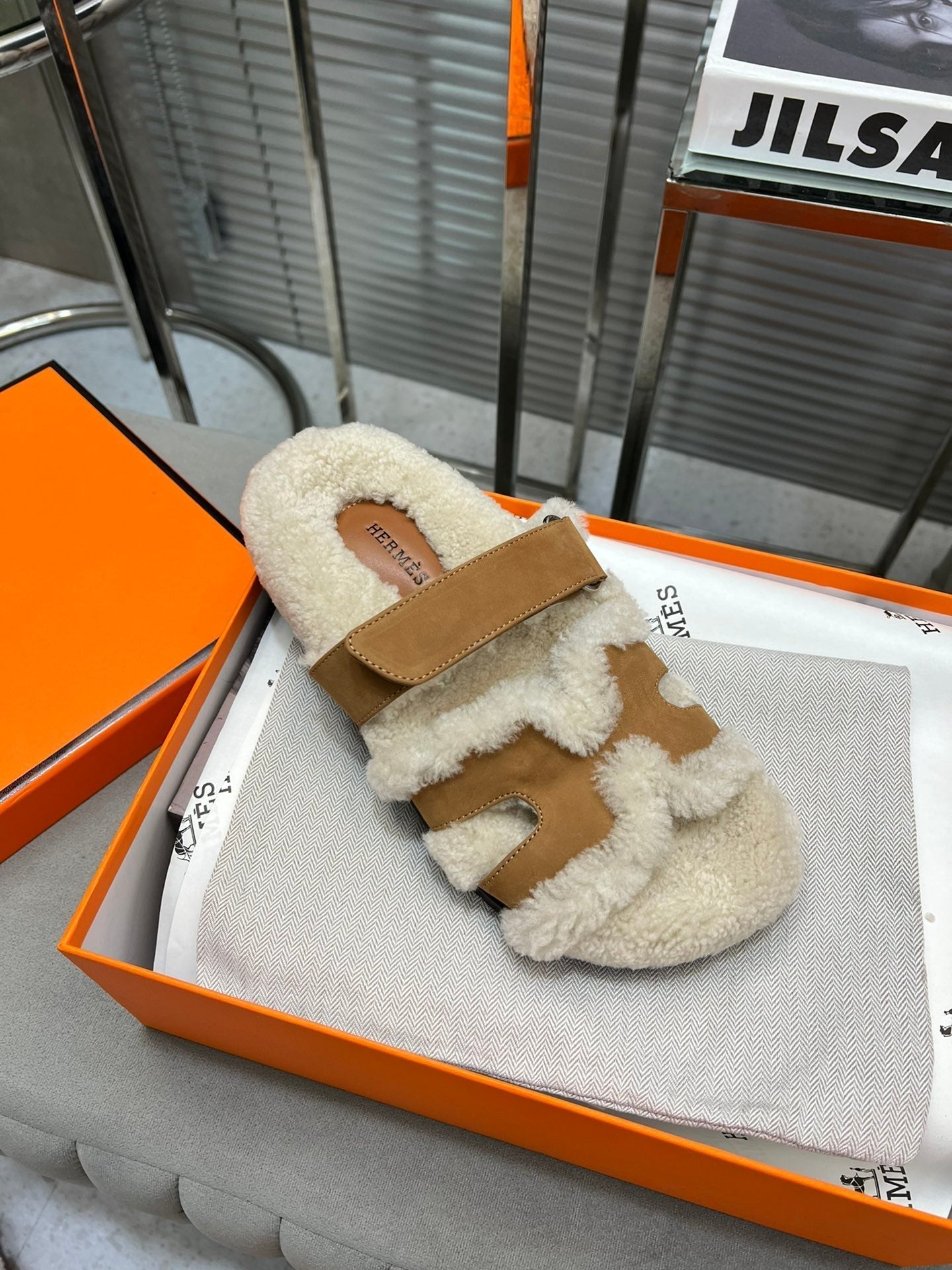 Chypre Sandal In Vintage Brown Suede And Fleece Lining 953823
