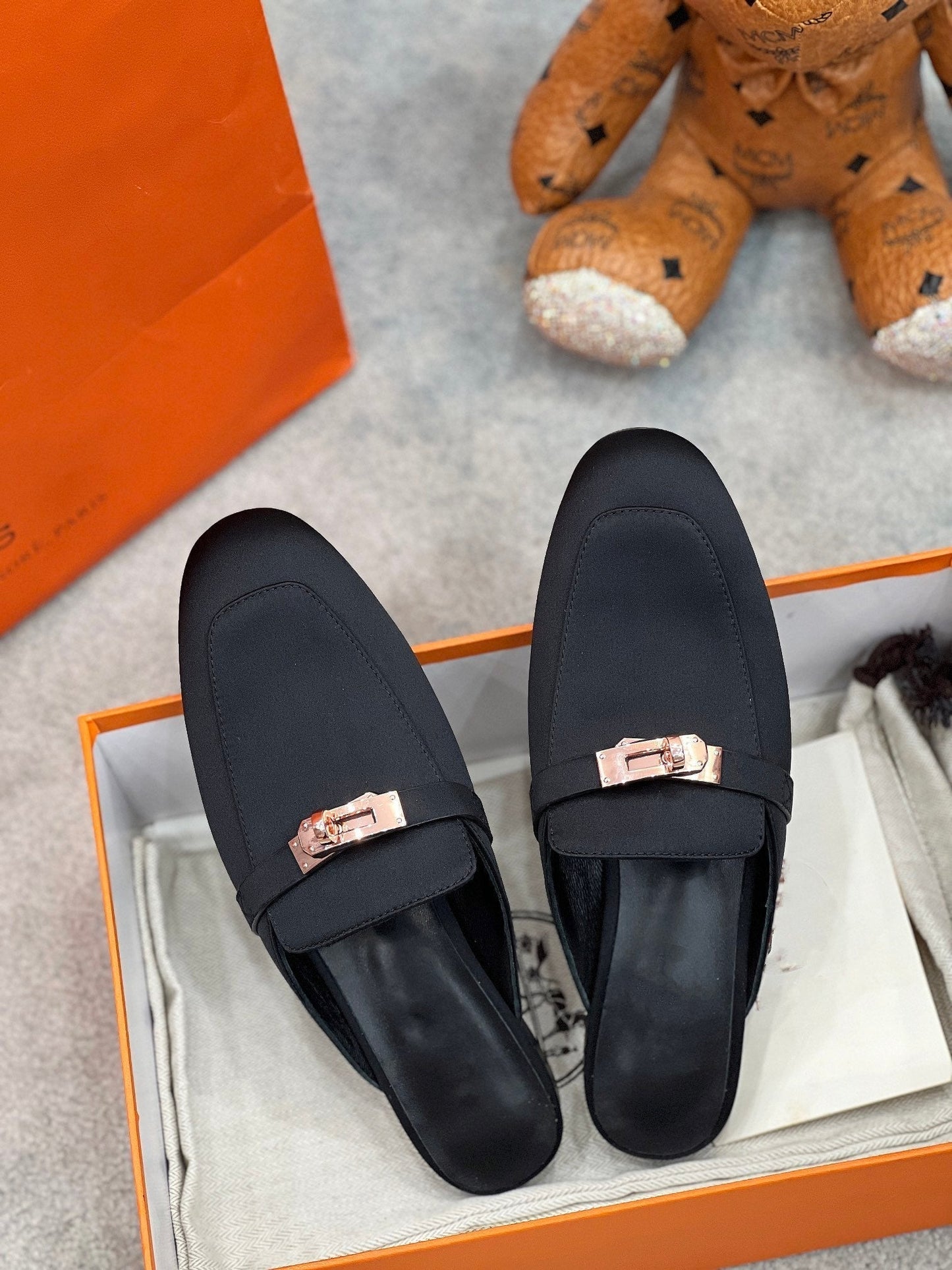 Mule Black Silk Thick Cloth/Sheepskin