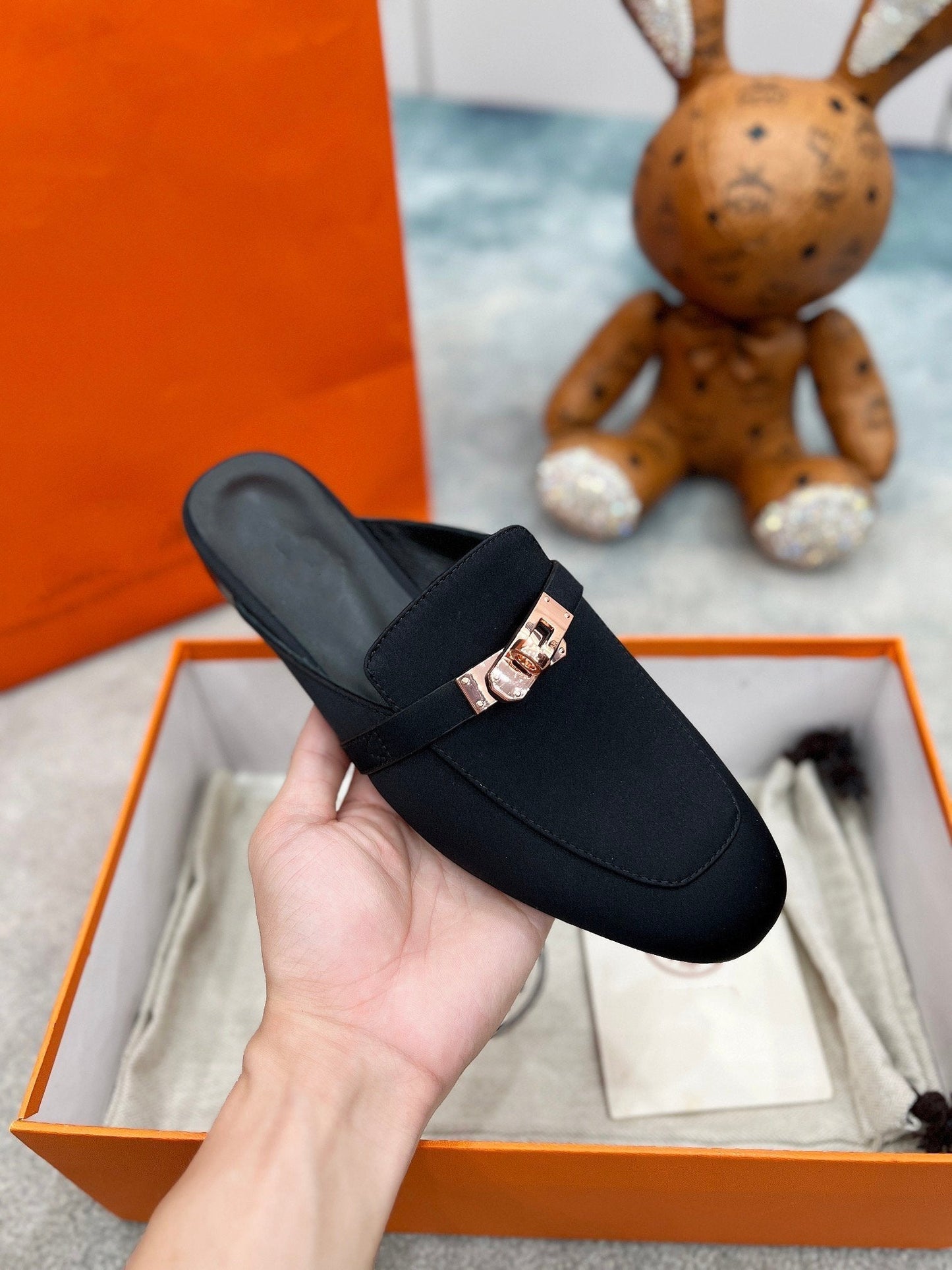 Mule Black Silk Thick Cloth/Sheepskin